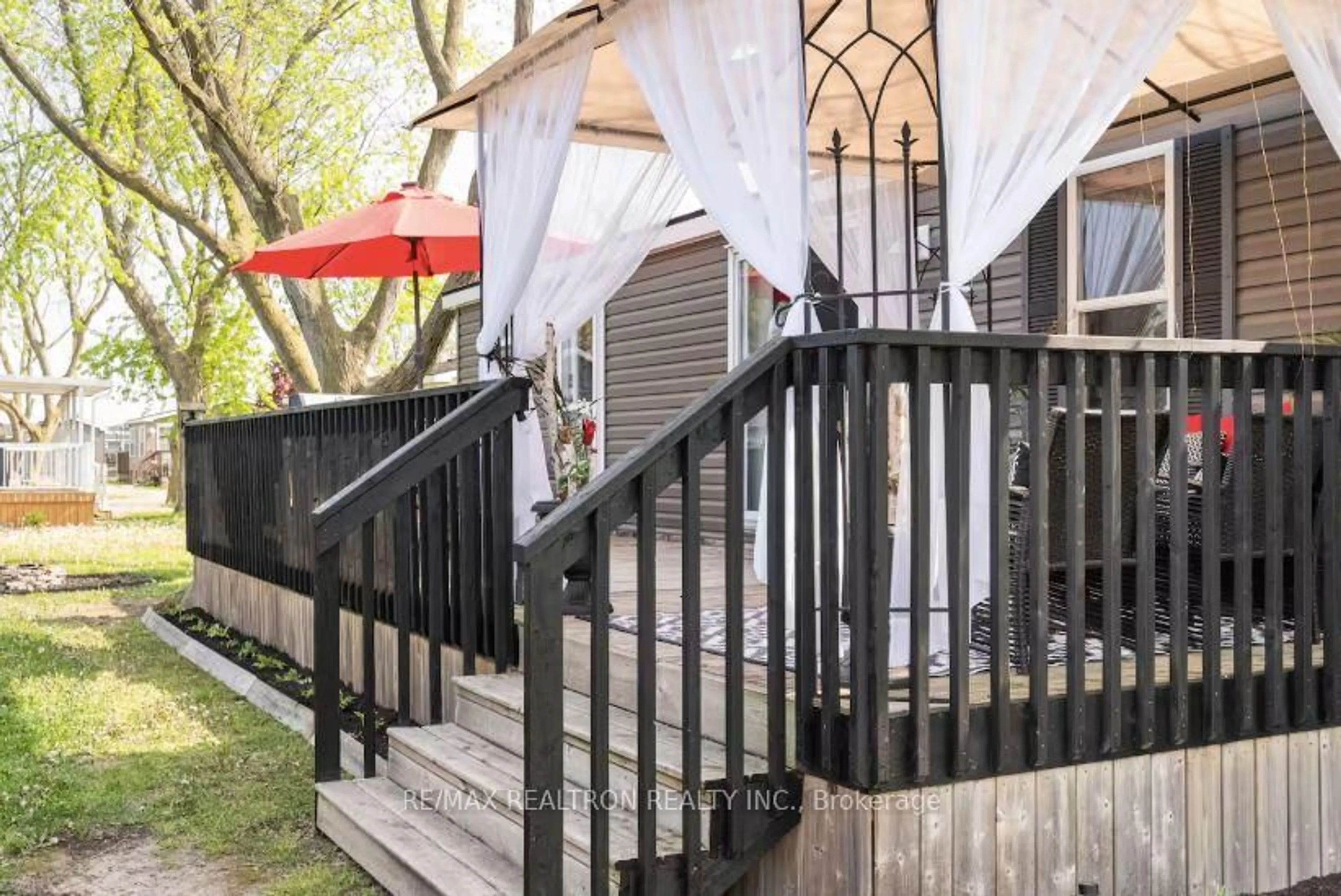 Patio, street for 1501 Line 8 Rd #234, Niagara-on-the-Lake Ontario L0S 1L0