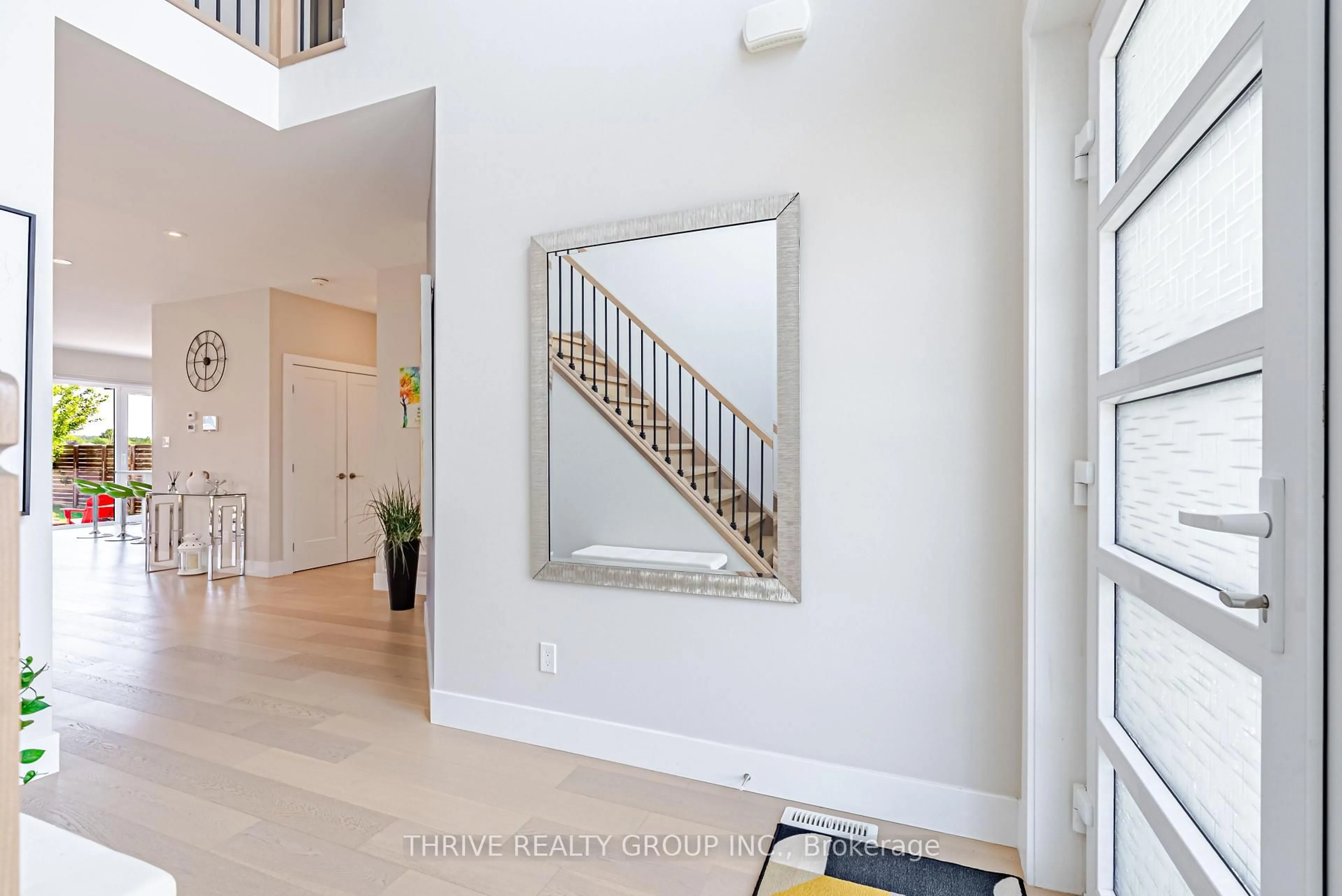 Indoor entryway for 124 Crestview Dr, Middlesex Centre Ontario N0L 1R0