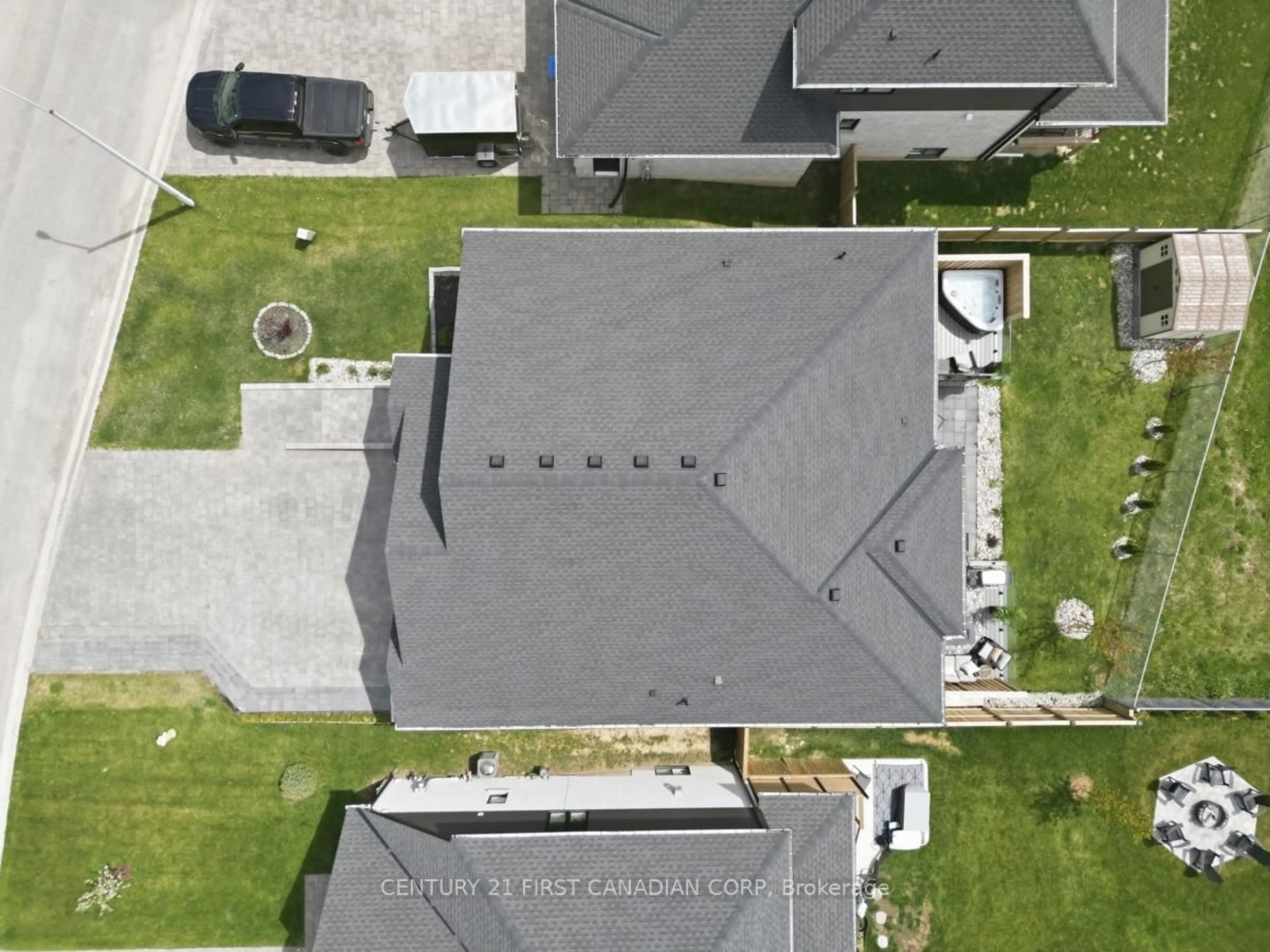 A pic from outside/outdoor area/front of a property/back of a property/a pic from drone, street for 31 Briscoe Cres, Strathroy-Caradoc Ontario N6H 0G3