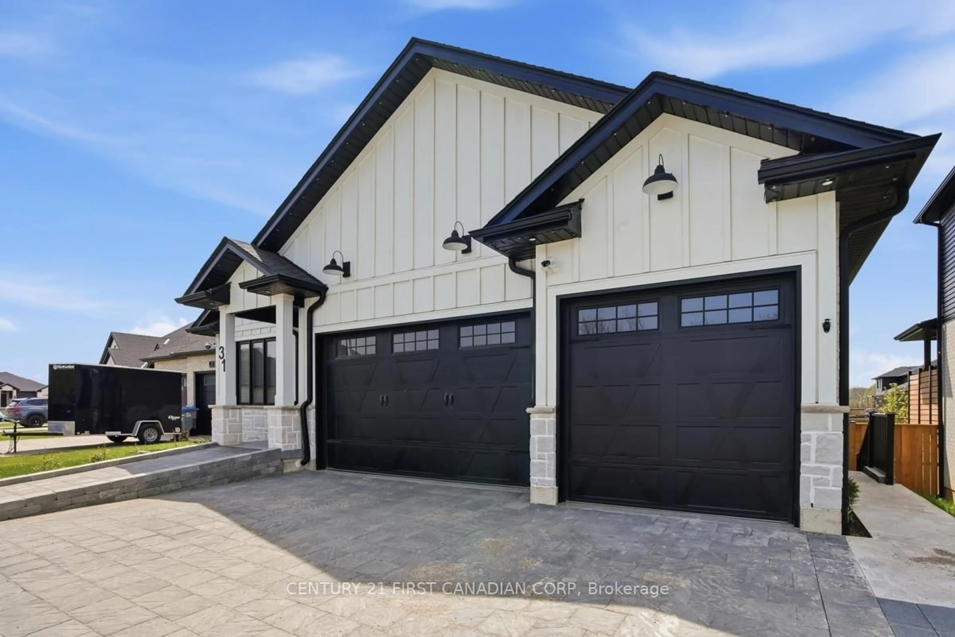 Indoor garage for 31 Briscoe Cres, Strathroy-Caradoc Ontario N6H 0G3