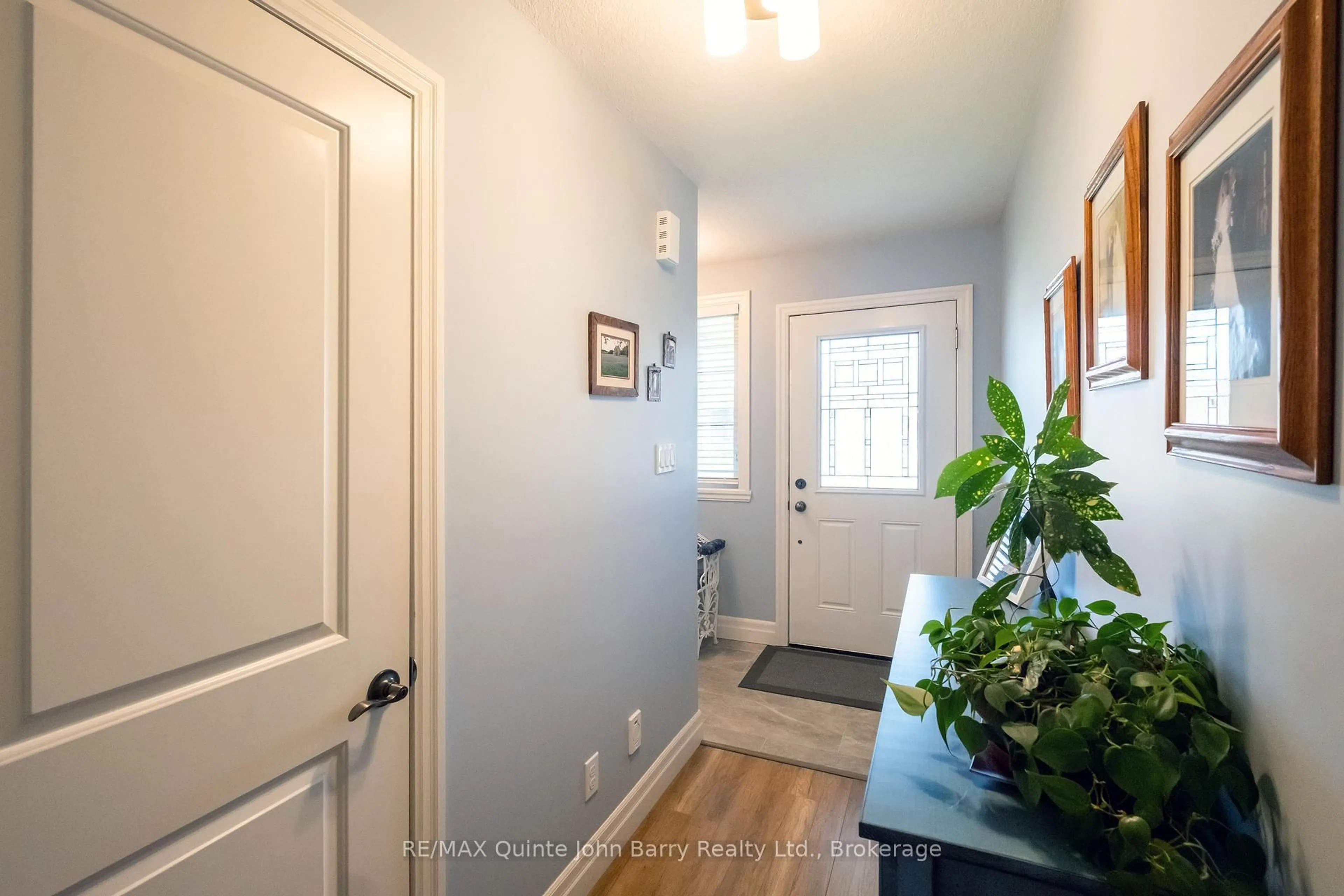Indoor entryway for 49 McIntosh Cres, Quinte West Ontario K8V 0G1