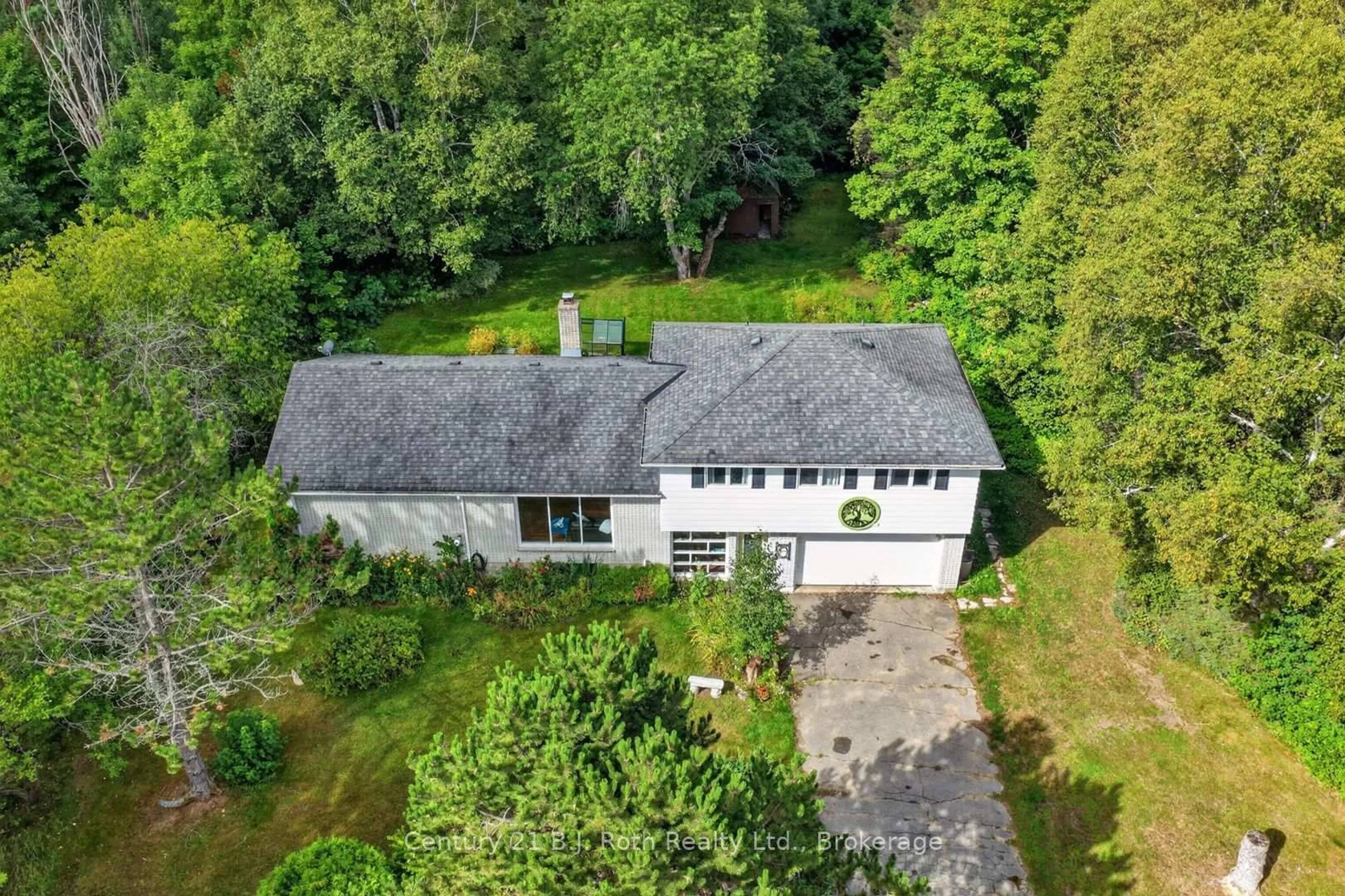 A pic from outside/outdoor area/front of a property/back of a property/a pic from drone, building for 168 Albert St, Strong Ontario P0A 1Z0