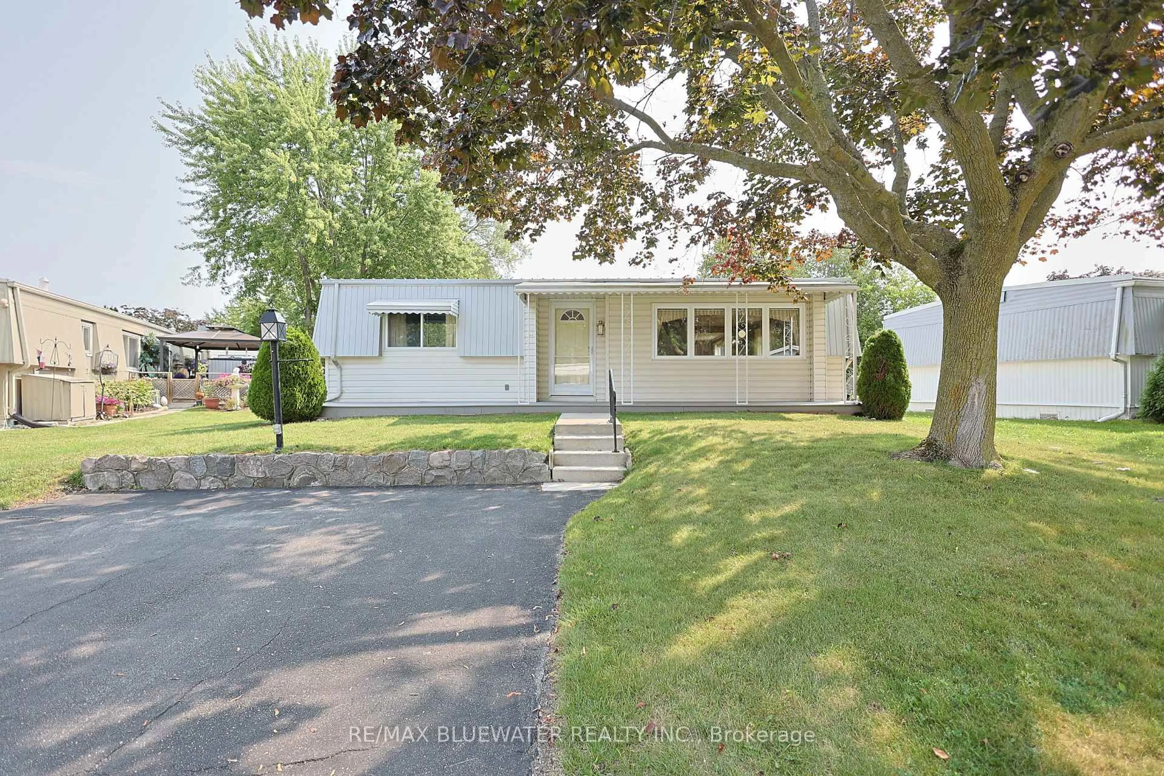 Home with vinyl exterior material, street for 254 Highland Springs, South Huron Ontario N0M 1T0