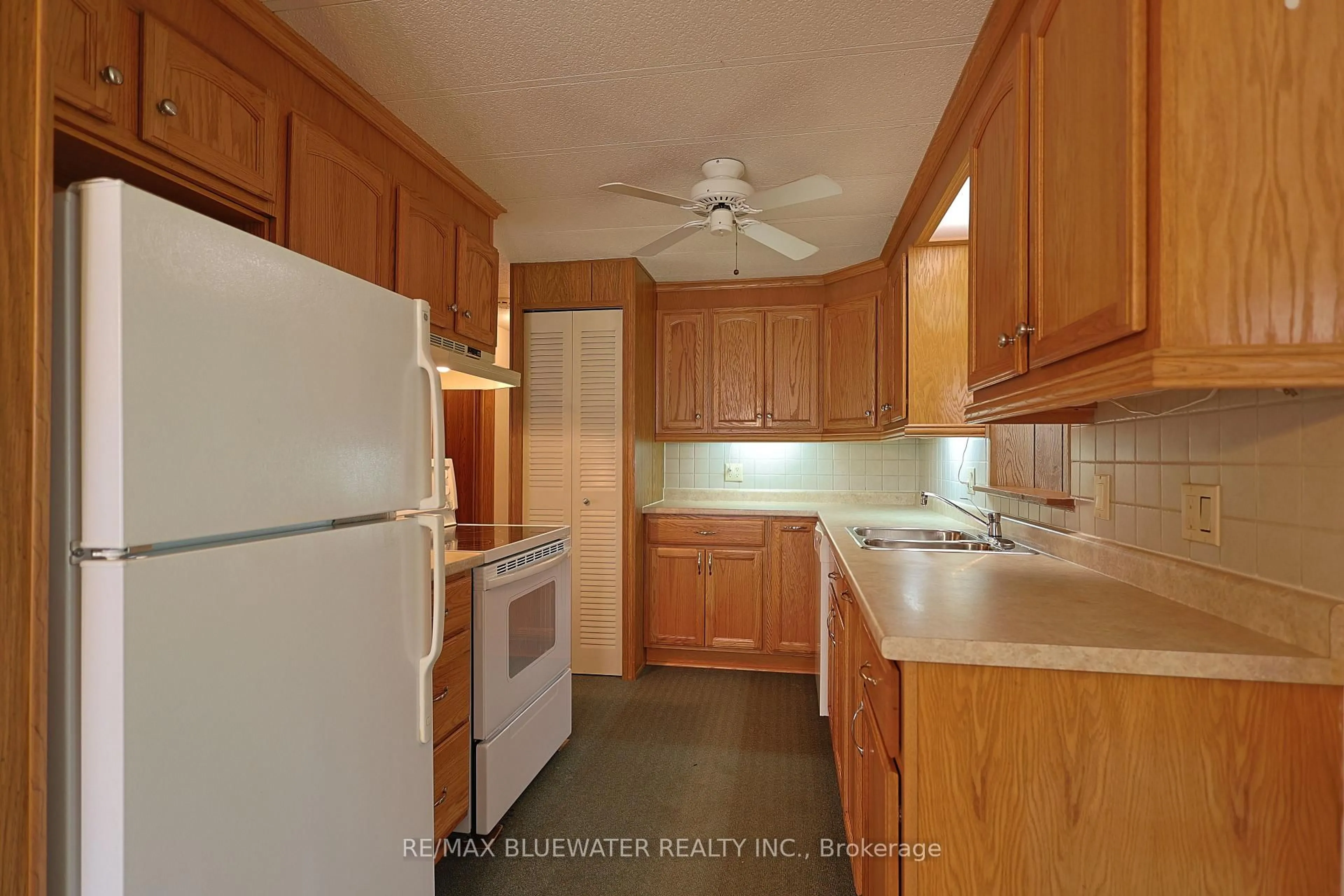 Standard kitchen, ceramic/tile floor for 254 Highland Springs, South Huron Ontario N0M 1T0