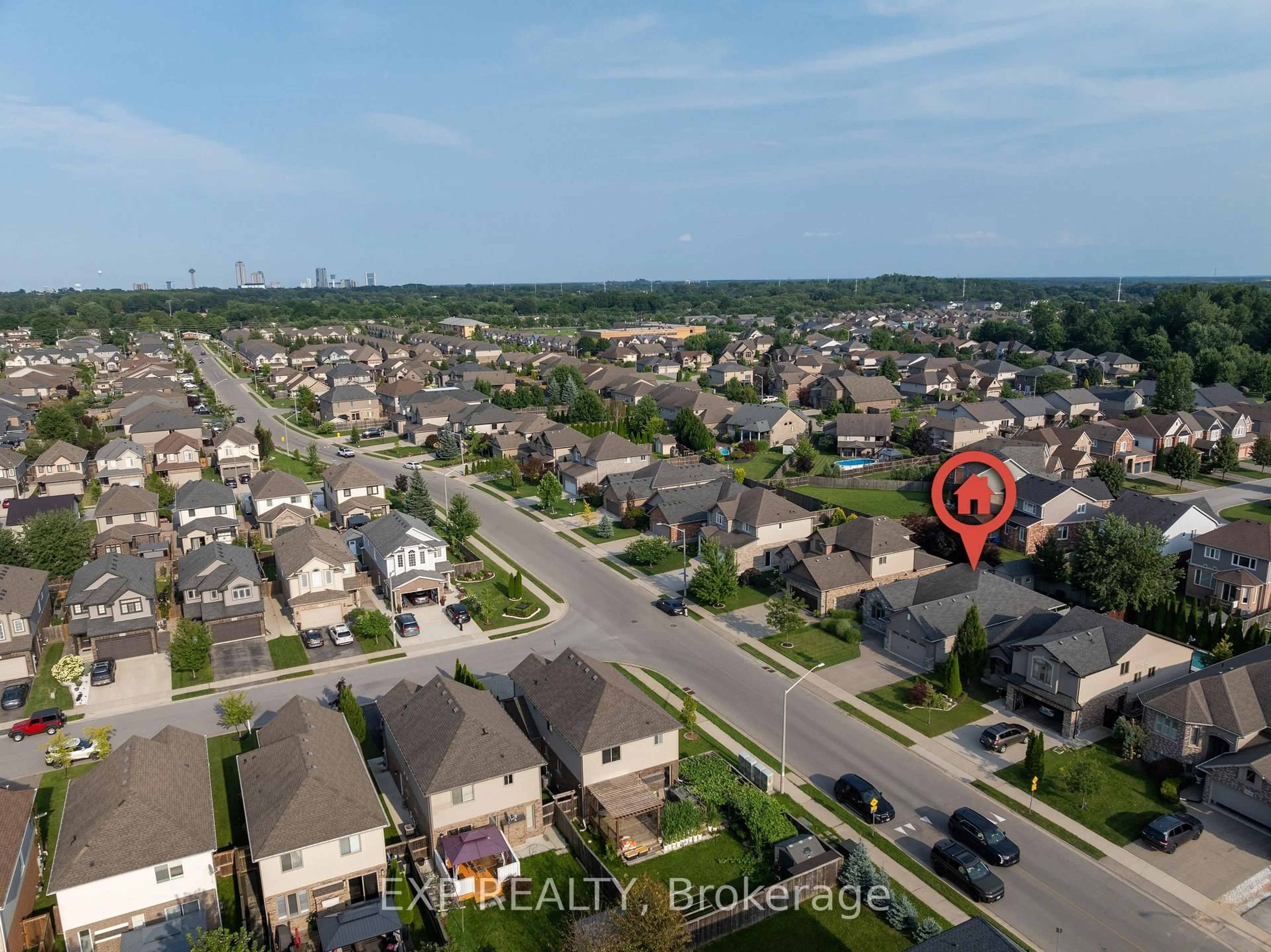 A pic from outside/outdoor area/front of a property/back of a property/a pic from drone, street for 8736 Angie Dr, Niagara Falls Ontario L2H 0H9