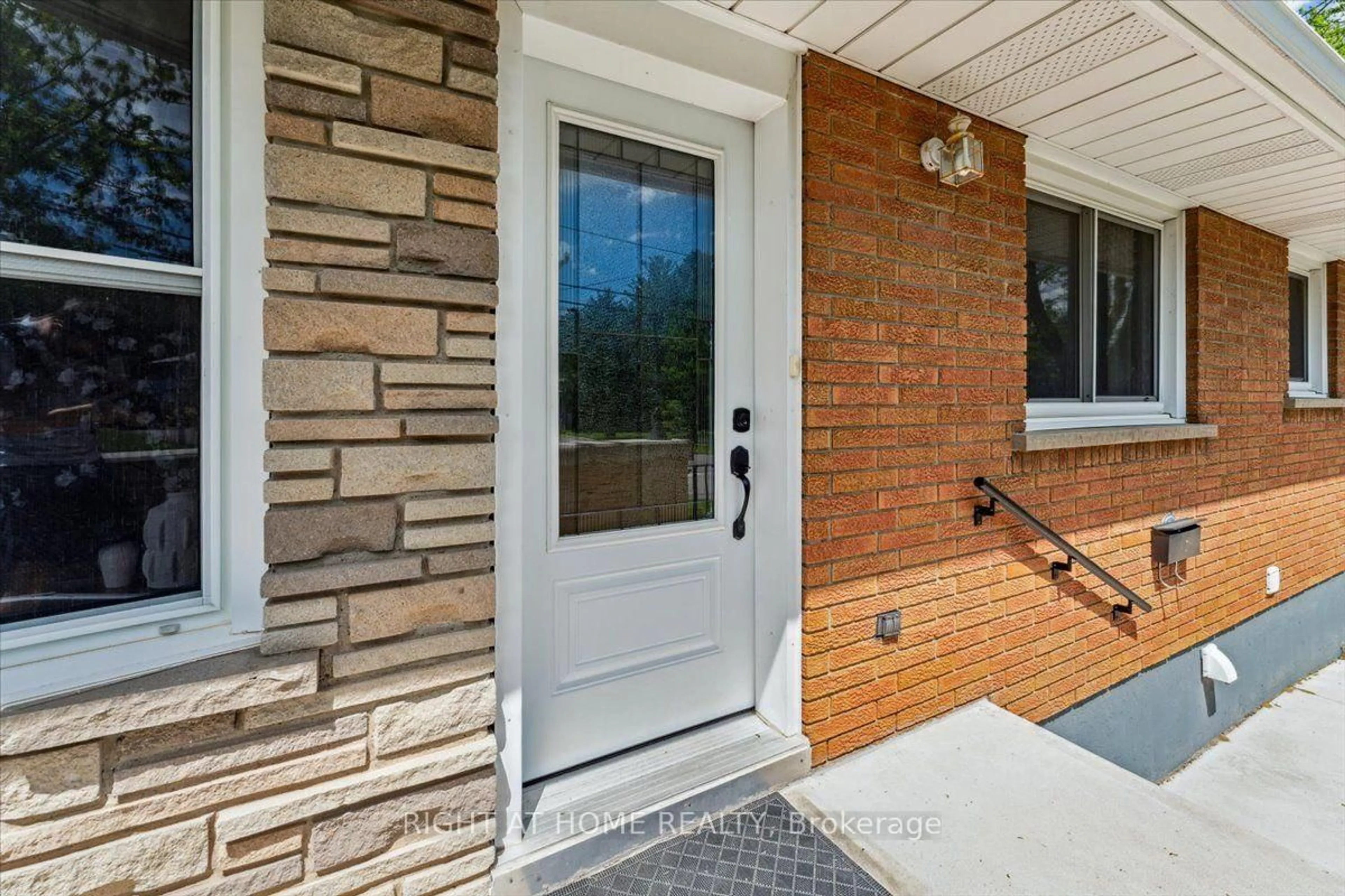 Home with brick exterior material, street for 5863 Church's Lane, Niagara Falls Ontario L2J 1Y9
