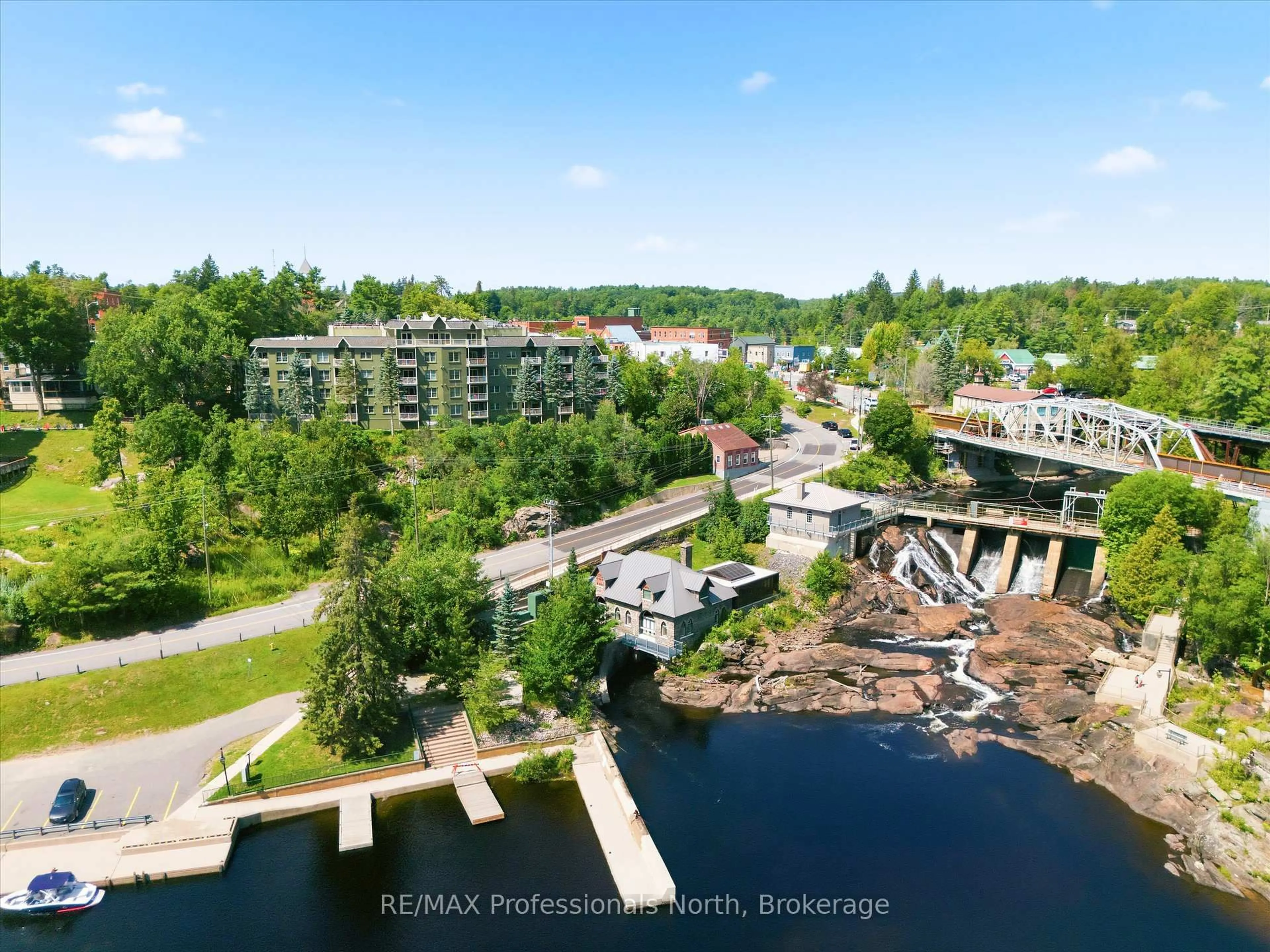 A pic from outside/outdoor area/front of a property/back of a property/a pic from drone, water/lake/river/ocean view for 24 Ontario St #501, Bracebridge Ontario P1L 2H5