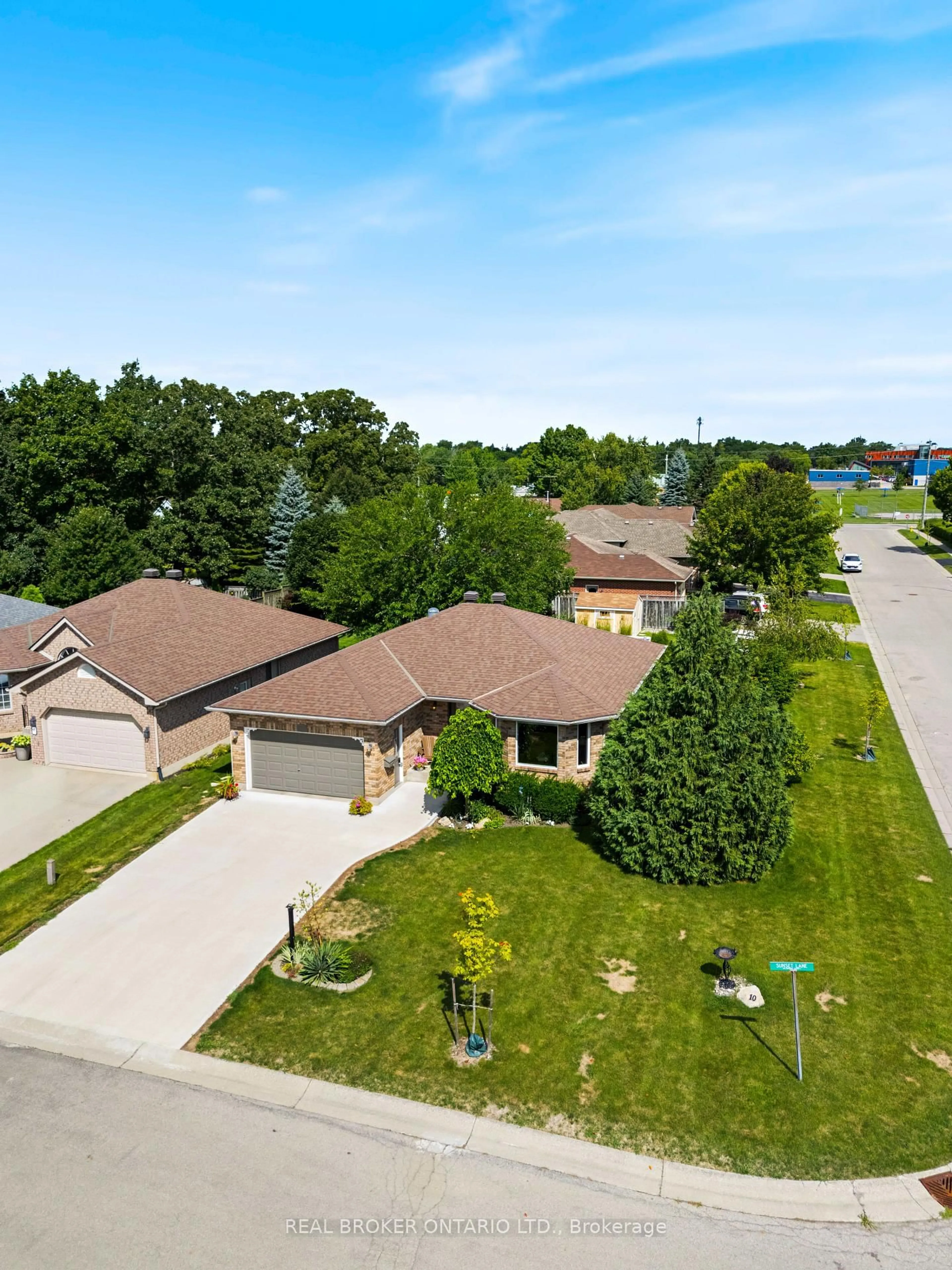 A pic from outside/outdoor area/front of a property/back of a property/a pic from drone, street for 10 Sunset Lane, Haldimand Ontario N0A 1E0