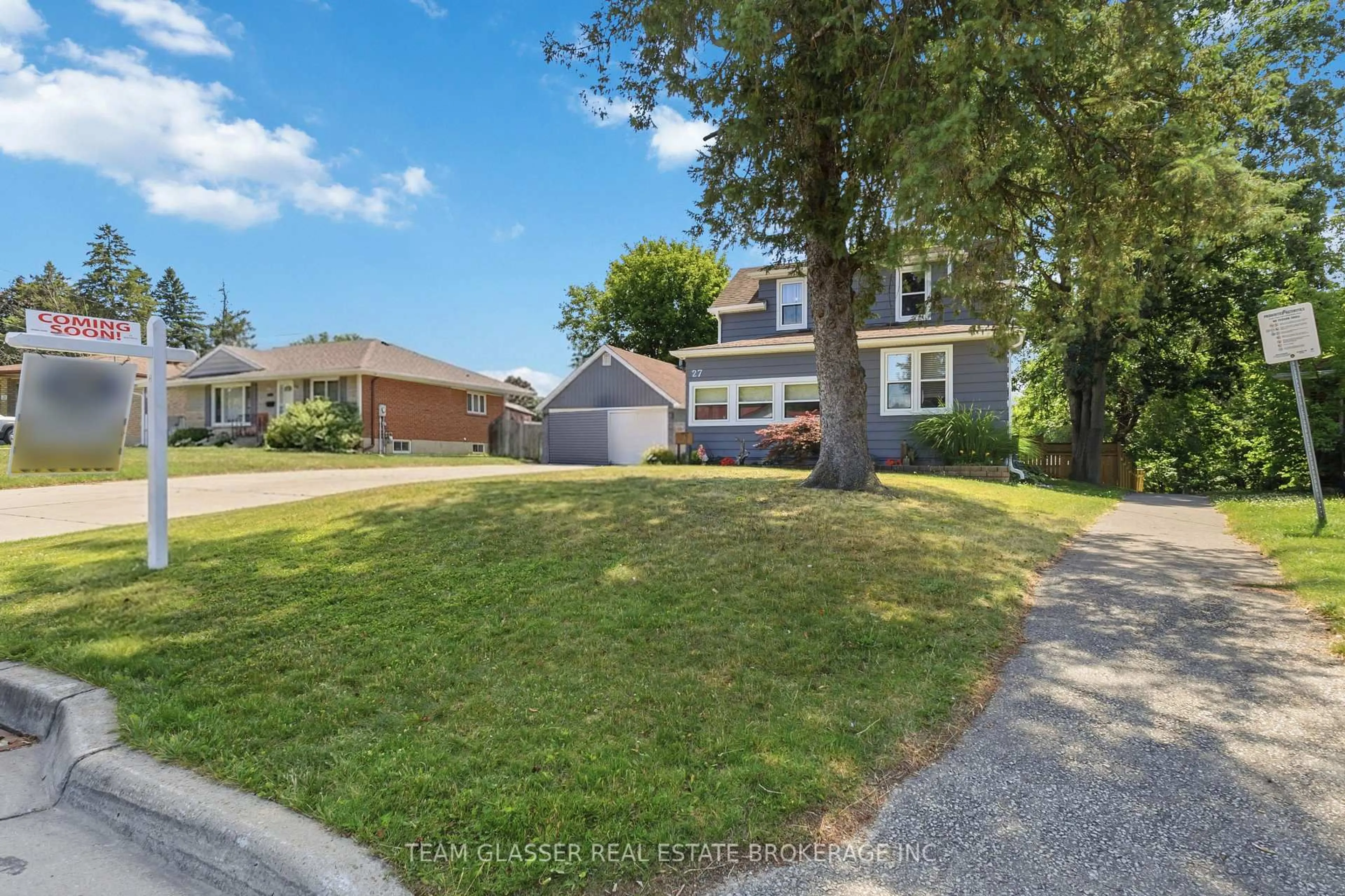 A pic from outside/outdoor area/front of a property/back of a property/a pic from drone, street for 27 DENGATE Cres, London East Ontario N5V 1V7