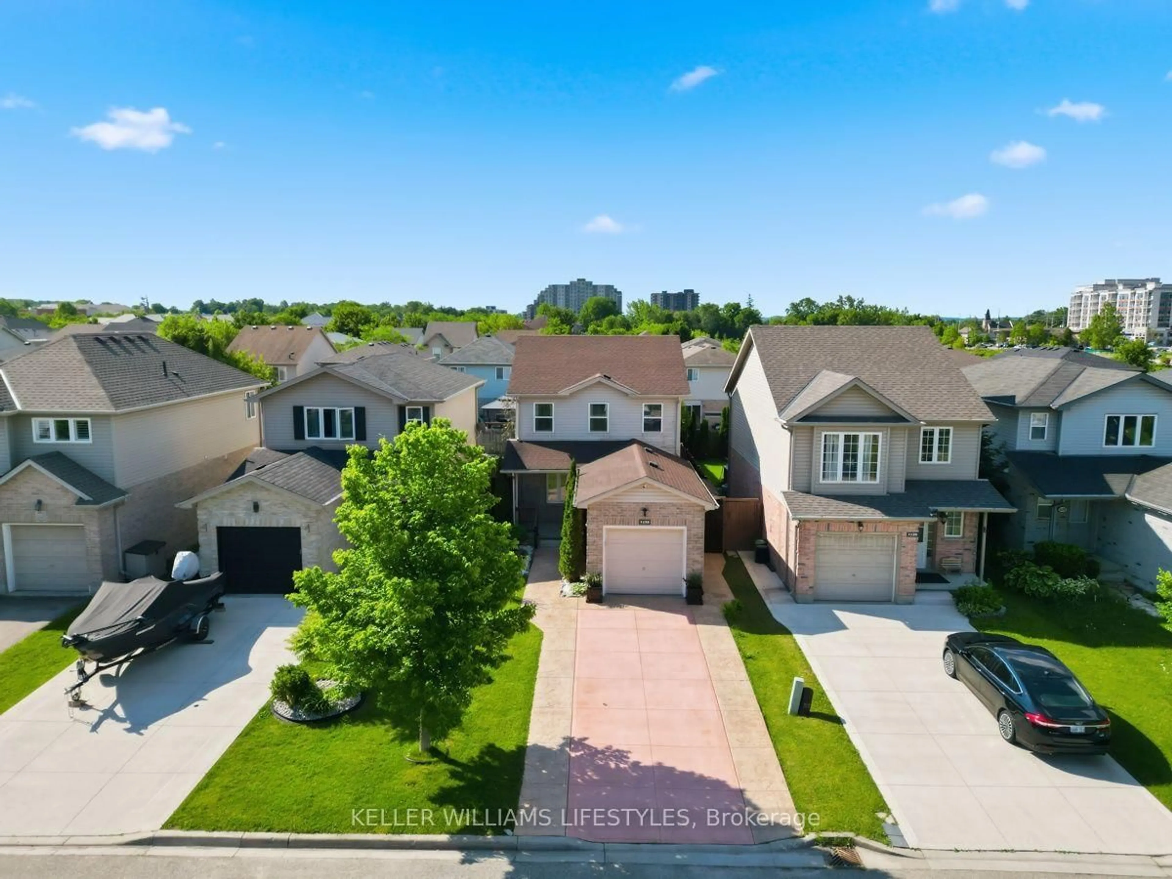 A pic from outside/outdoor area/front of a property/back of a property/a pic from drone, street for 1135 Kimball Cres, London North Ontario N6G 0A8