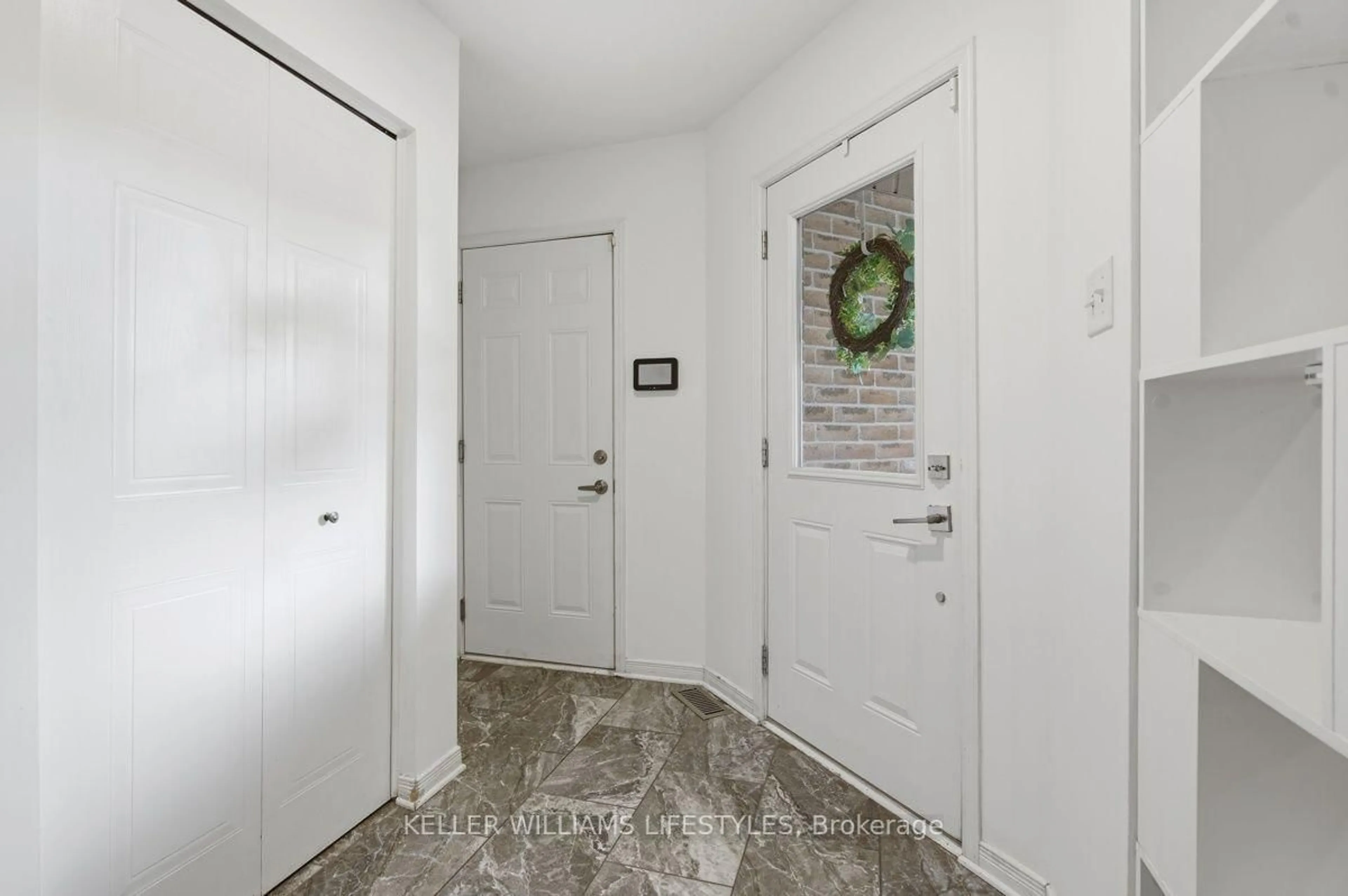 Indoor entryway for 1135 Kimball Cres, London North Ontario N6G 0A8