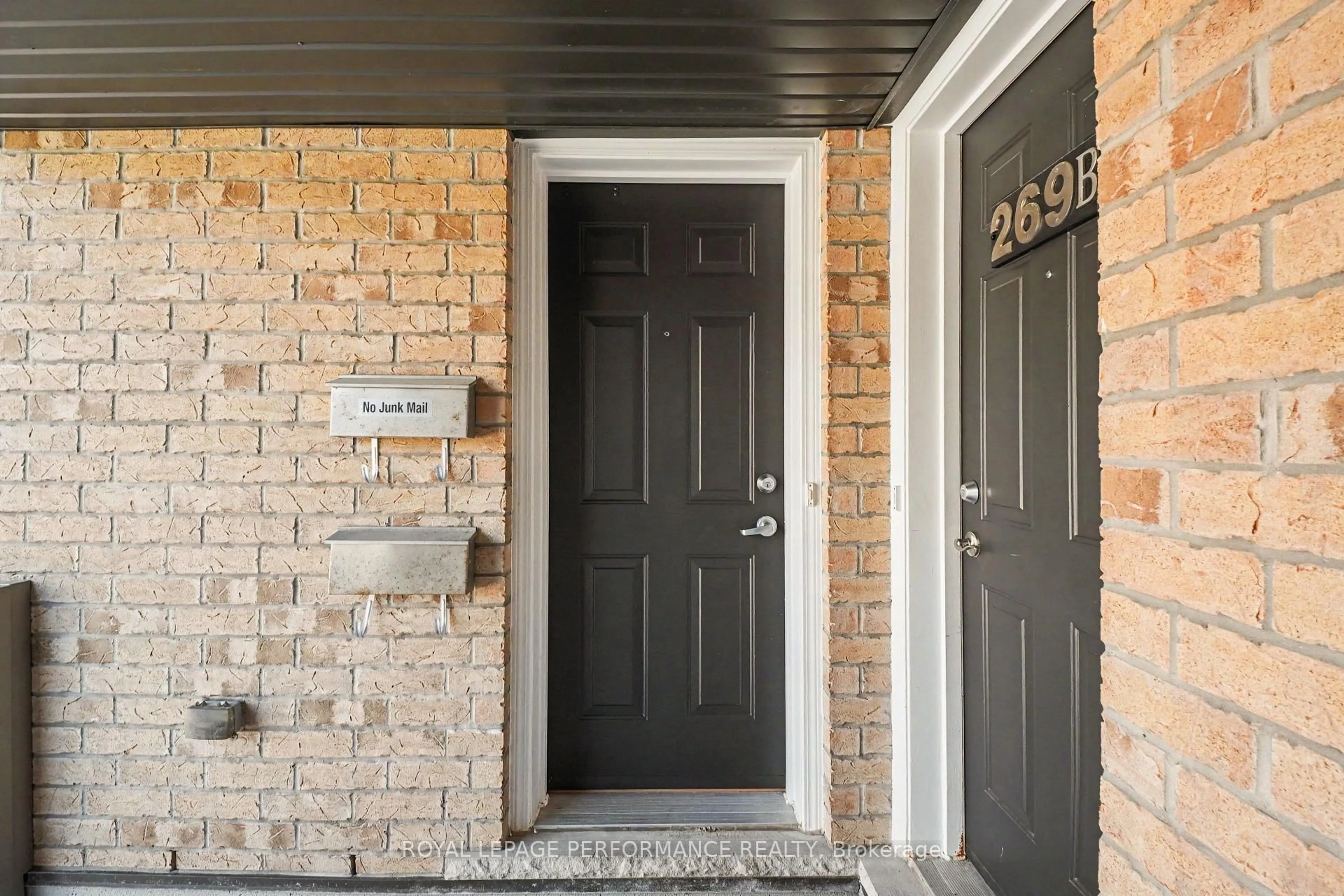 Indoor entryway for 269A Titanium Private, Ottawa Ontario K1C 0A5