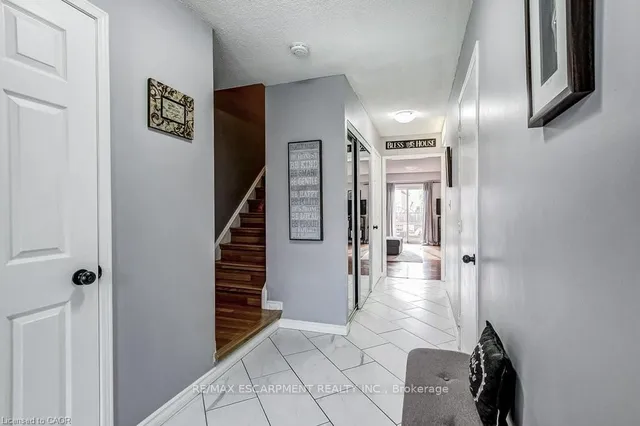 391 STONE CHURCH Rd #22, Hamilton 5