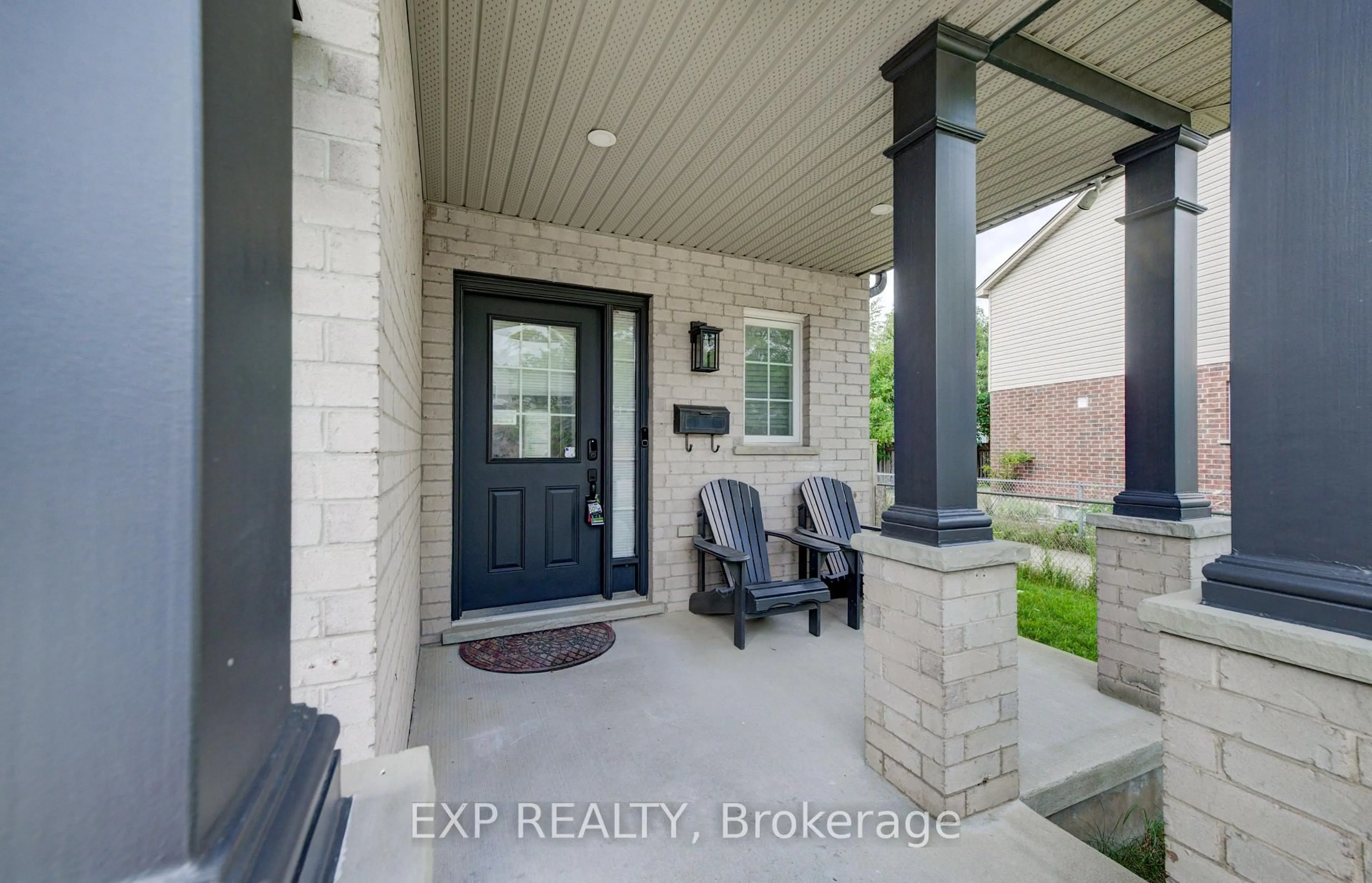 Indoor entryway for 737 North Leaksdale Circ, London South Ontario N6M 1M1