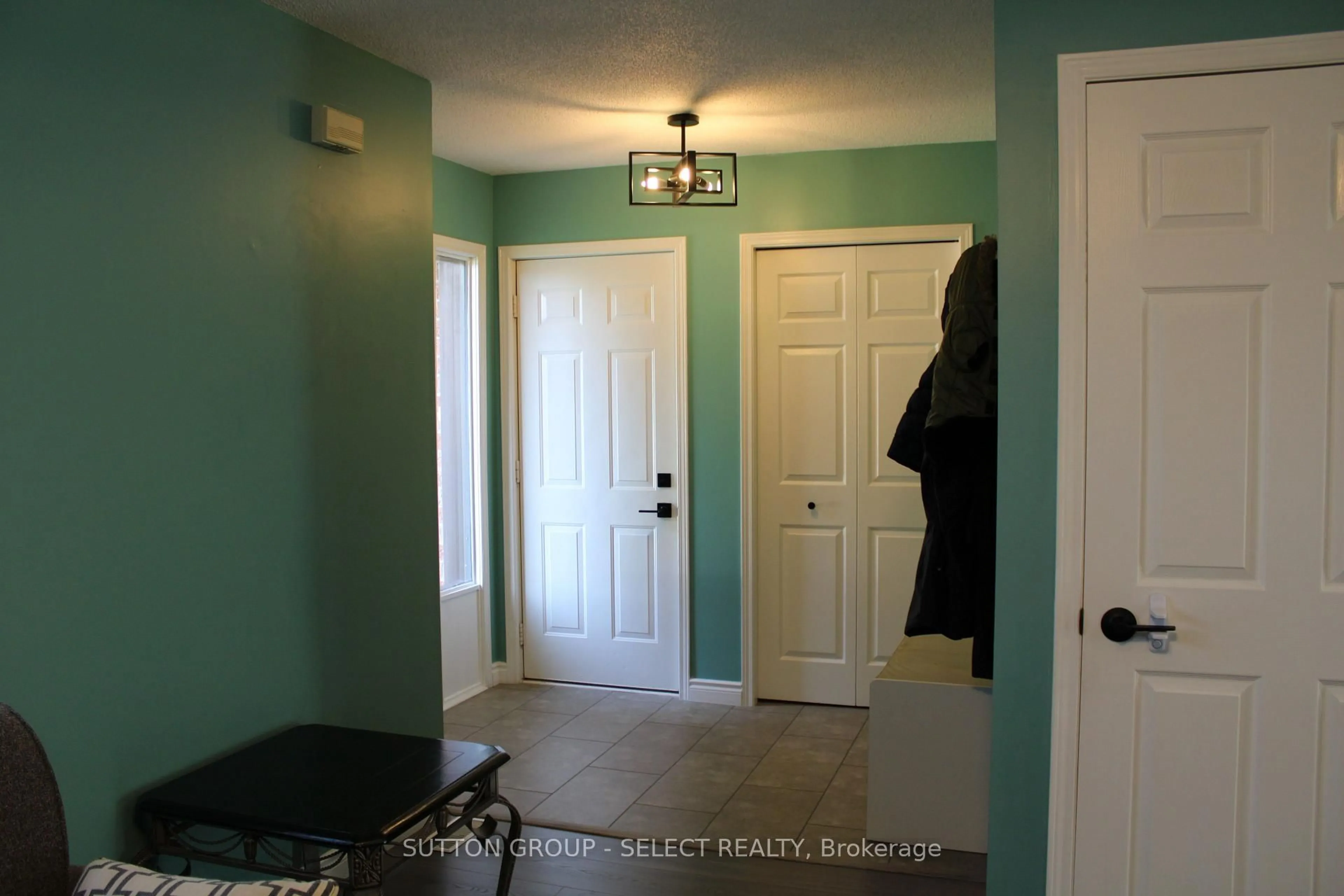 Indoor entryway for 234 Parkview Dr, Strathroy-Caradoc Ontario N7G 4C1