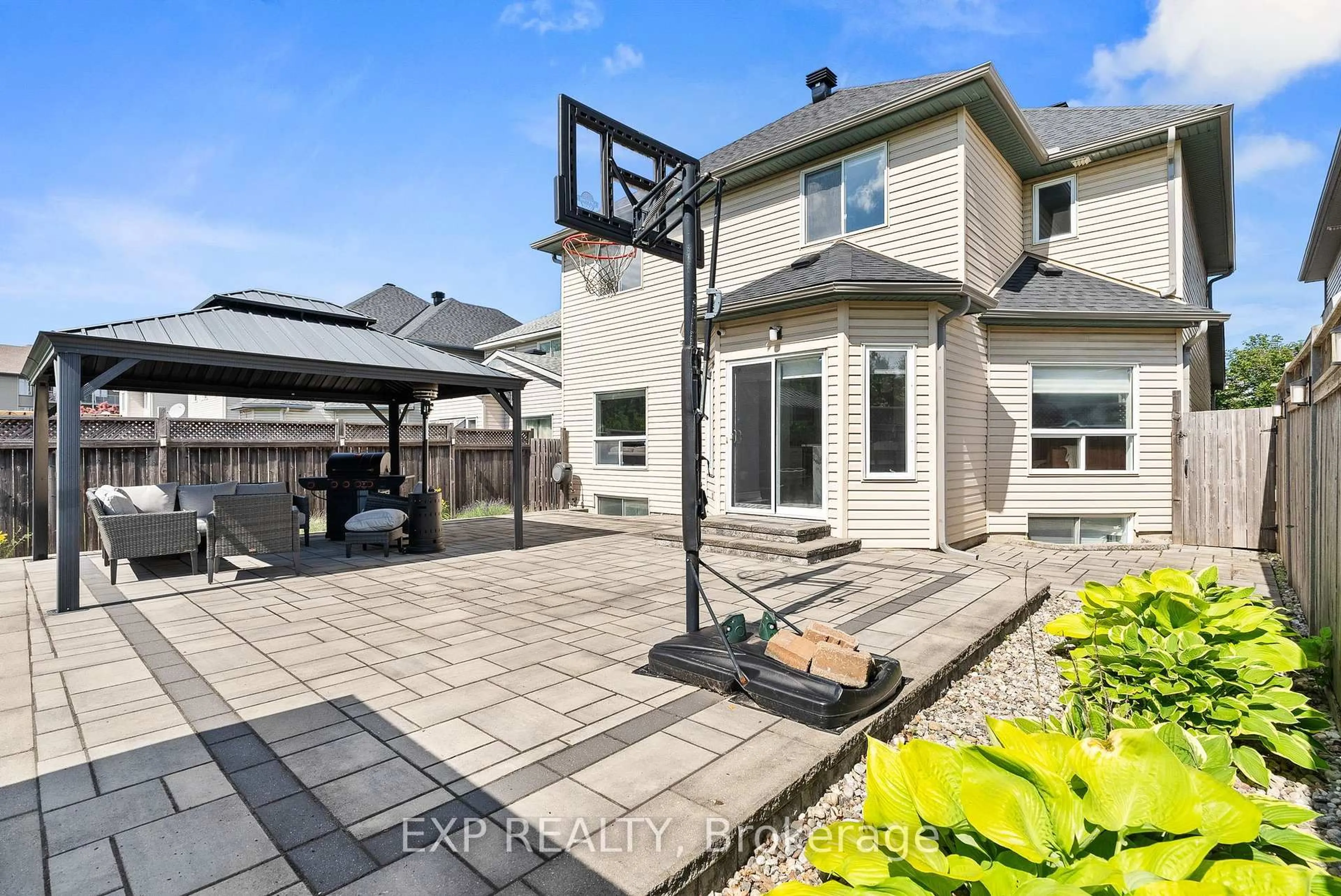 Patio, street for 112 Redcliff Ave, Ottawa Ontario K2J 5J7