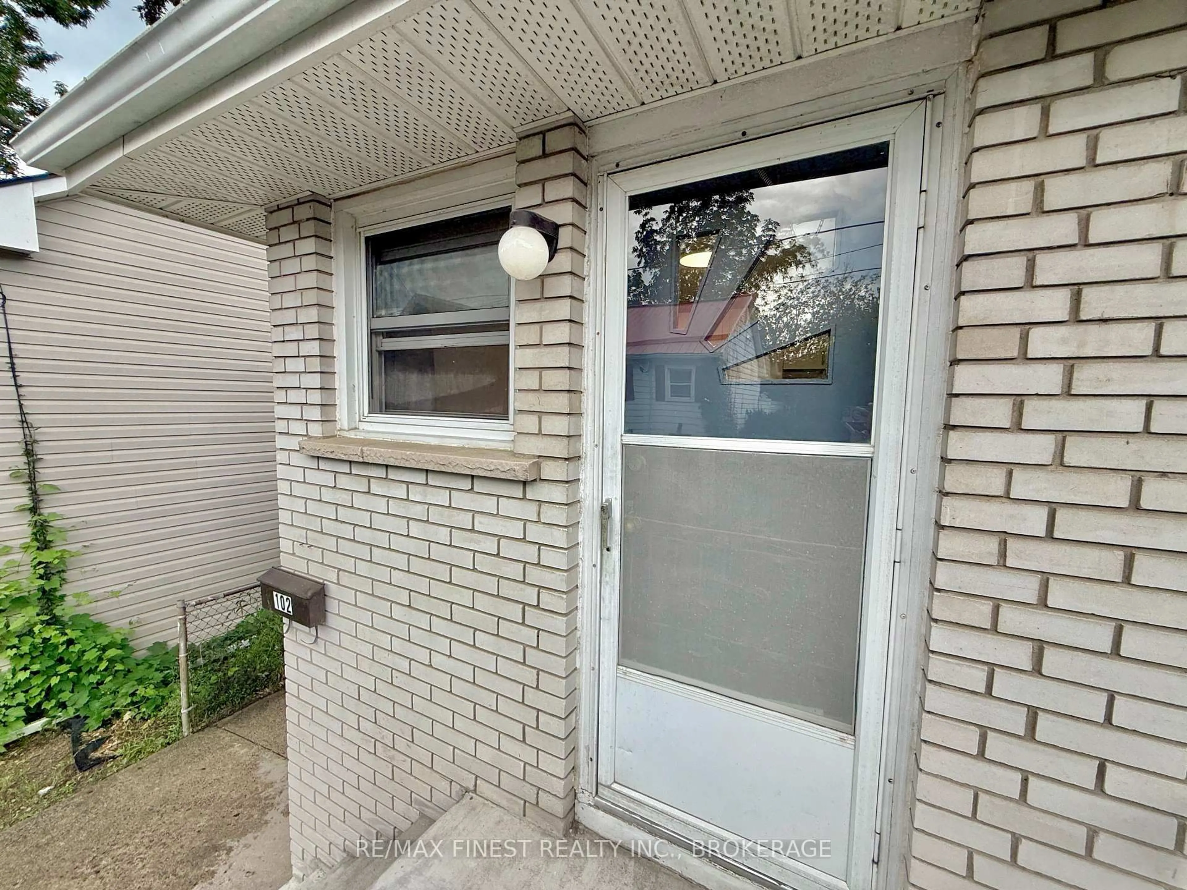 Unknown for 102 Chatham St, Kingston Ontario K7K 4H3