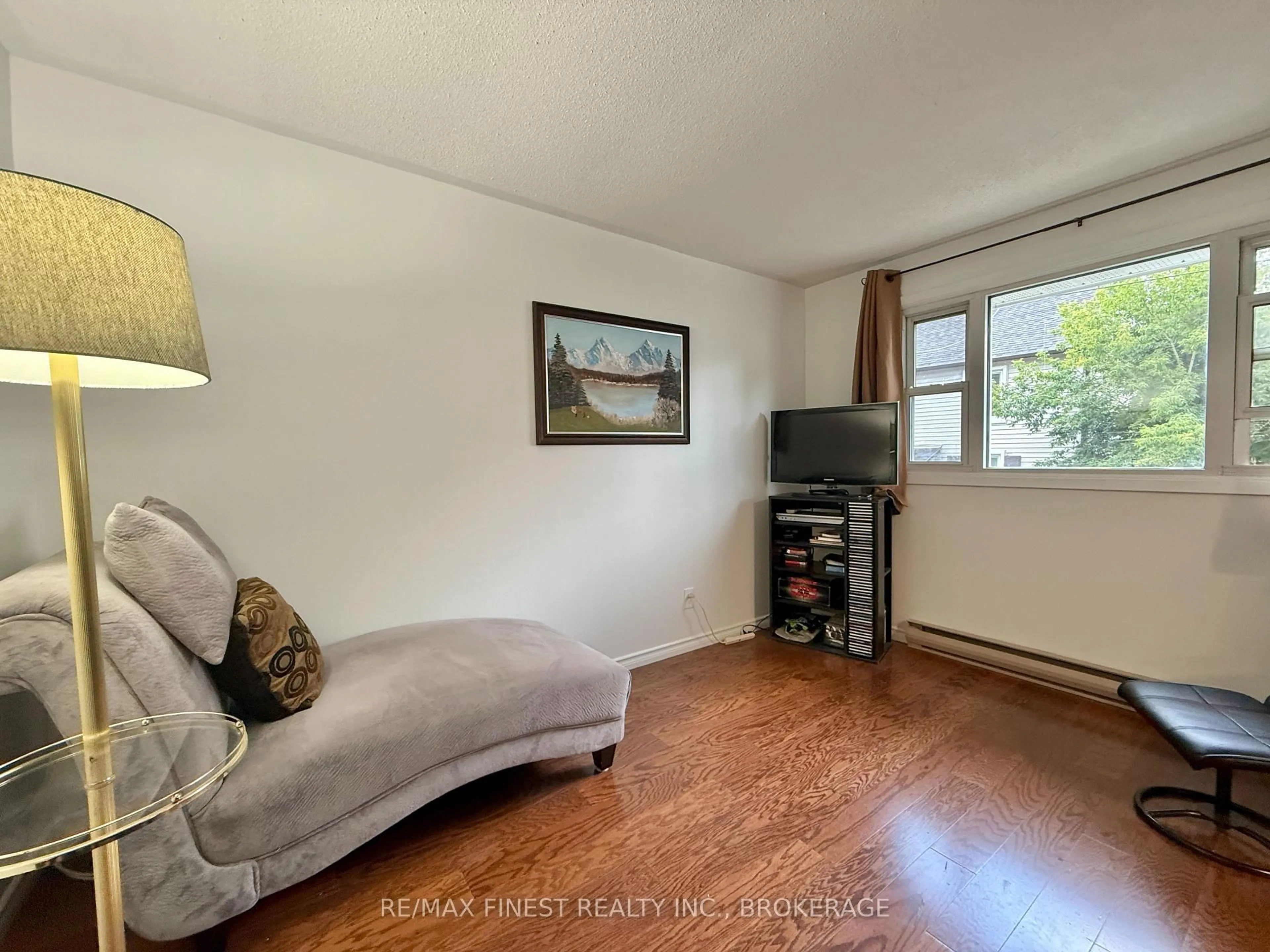 A pic of a room for 102 Chatham St, Kingston Ontario K7K 4H3
