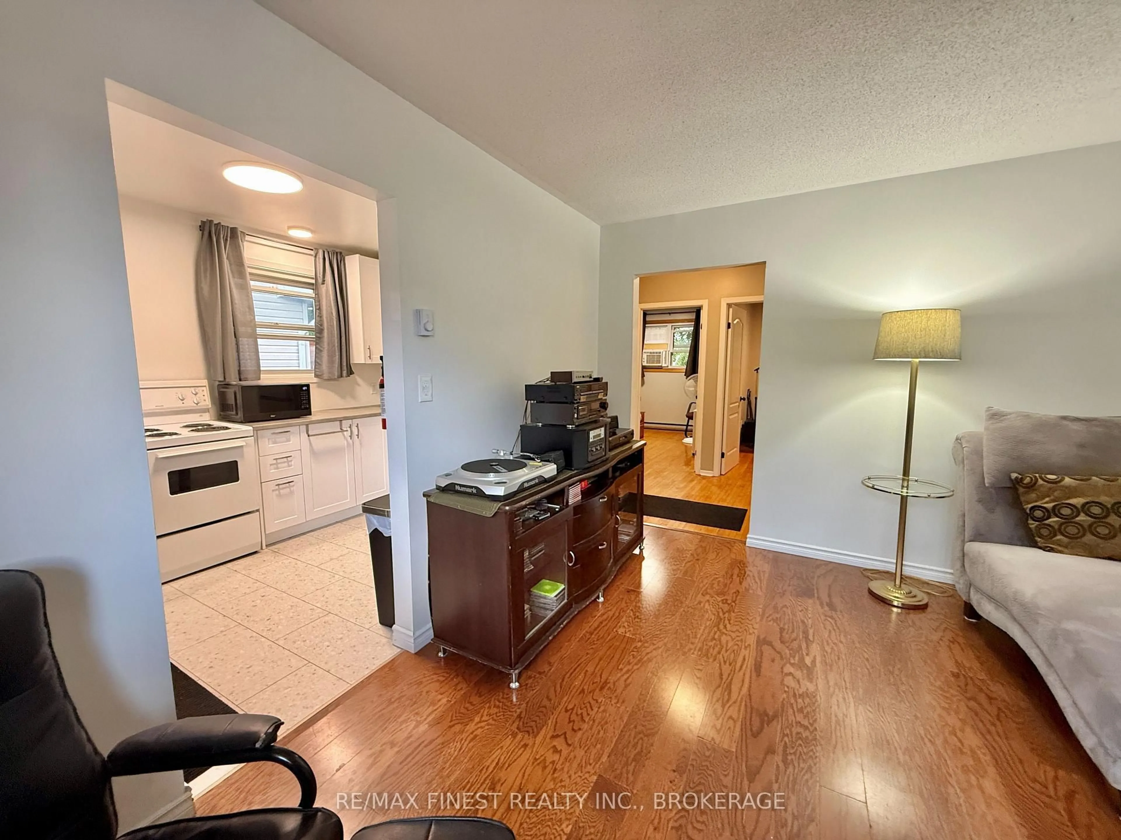A pic of a room for 102 Chatham St, Kingston Ontario K7K 4H3