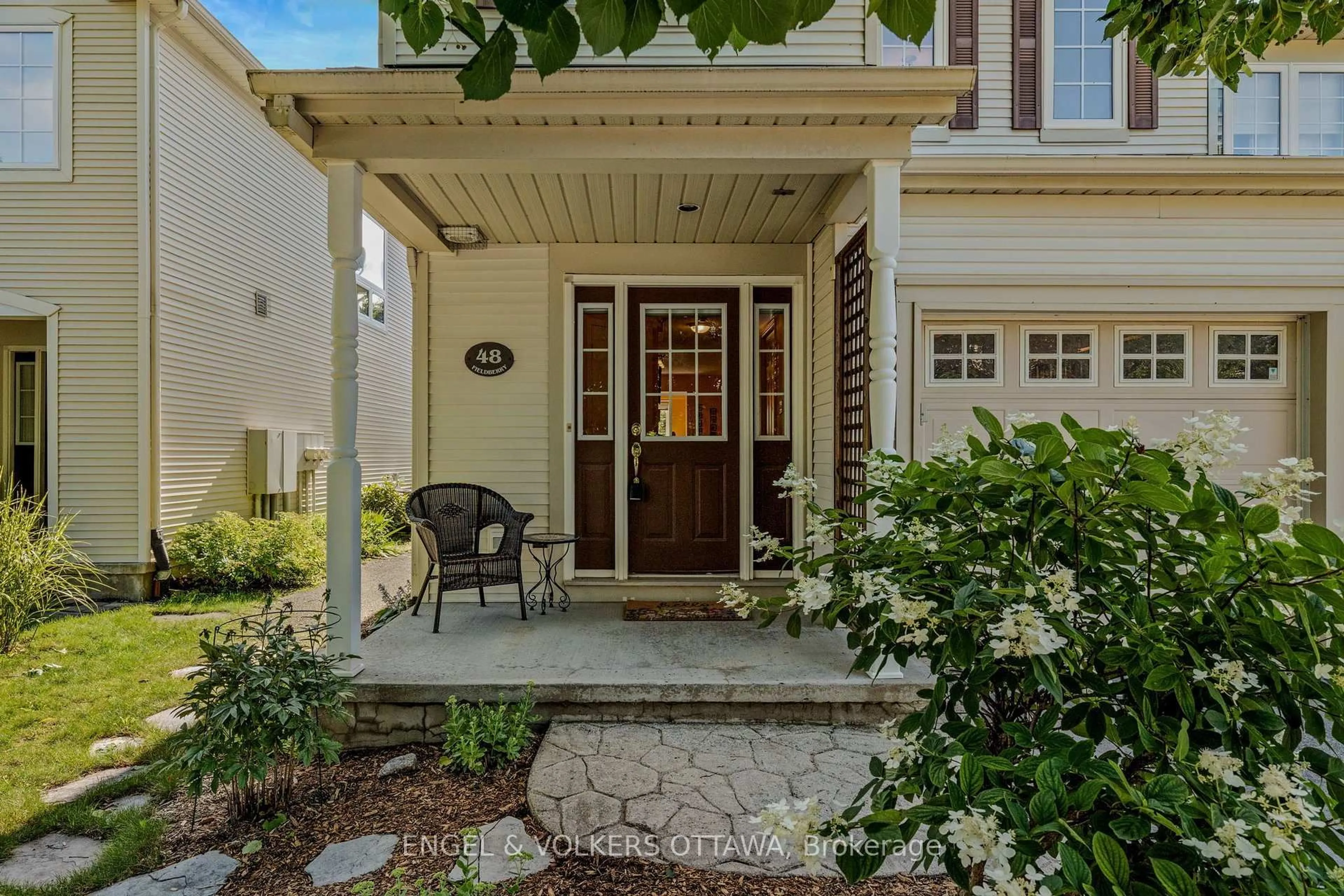 Indoor entryway for 48 Fieldberry Private, Ottawa Ontario K2J 5E8