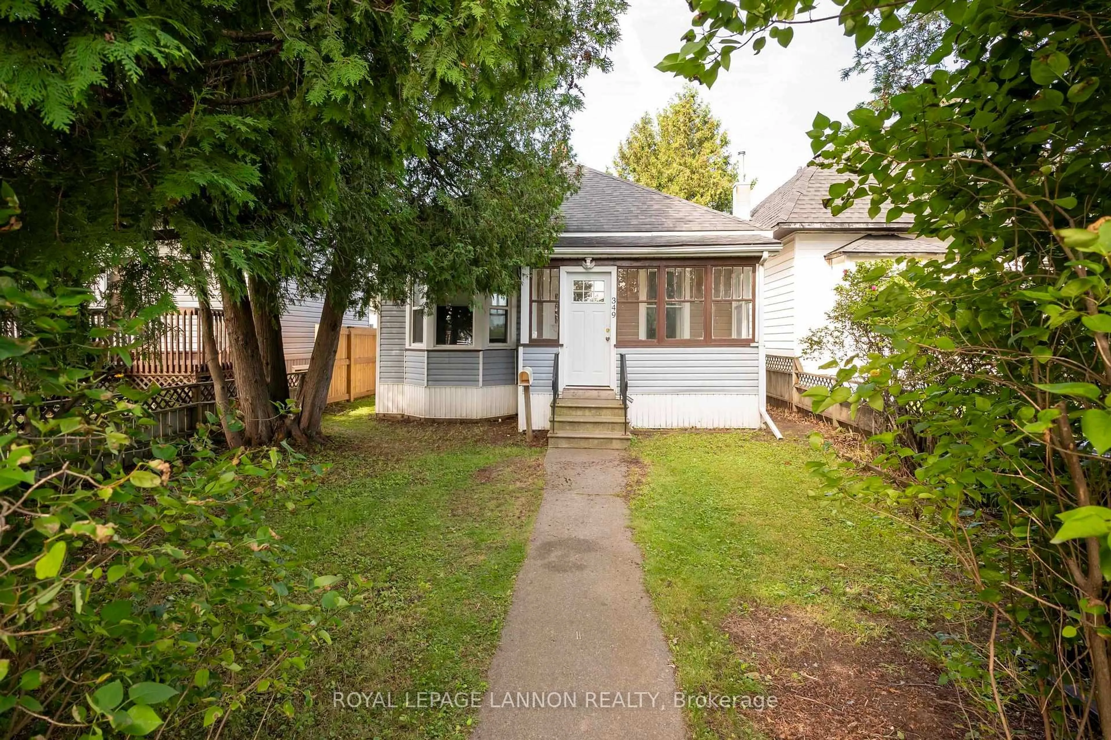 A pic from outside/outdoor area/front of a property/back of a property/a pic from drone, street for 349 Vickers St N, Thunder Bay Ontario P7C 4B1