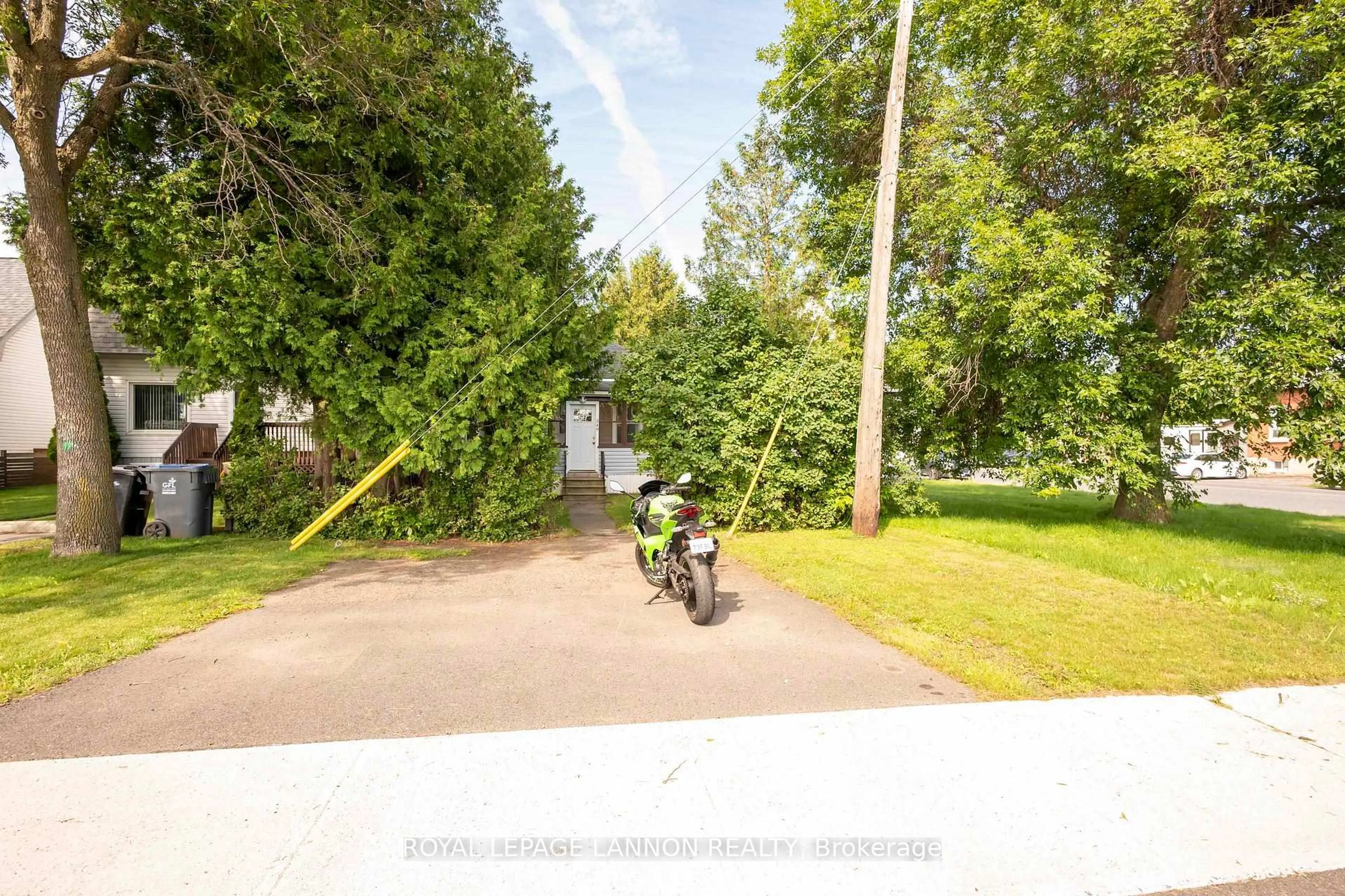 A pic from outside/outdoor area/front of a property/back of a property/a pic from drone, street for 349 Vickers St N, Thunder Bay Ontario P7C 4B1
