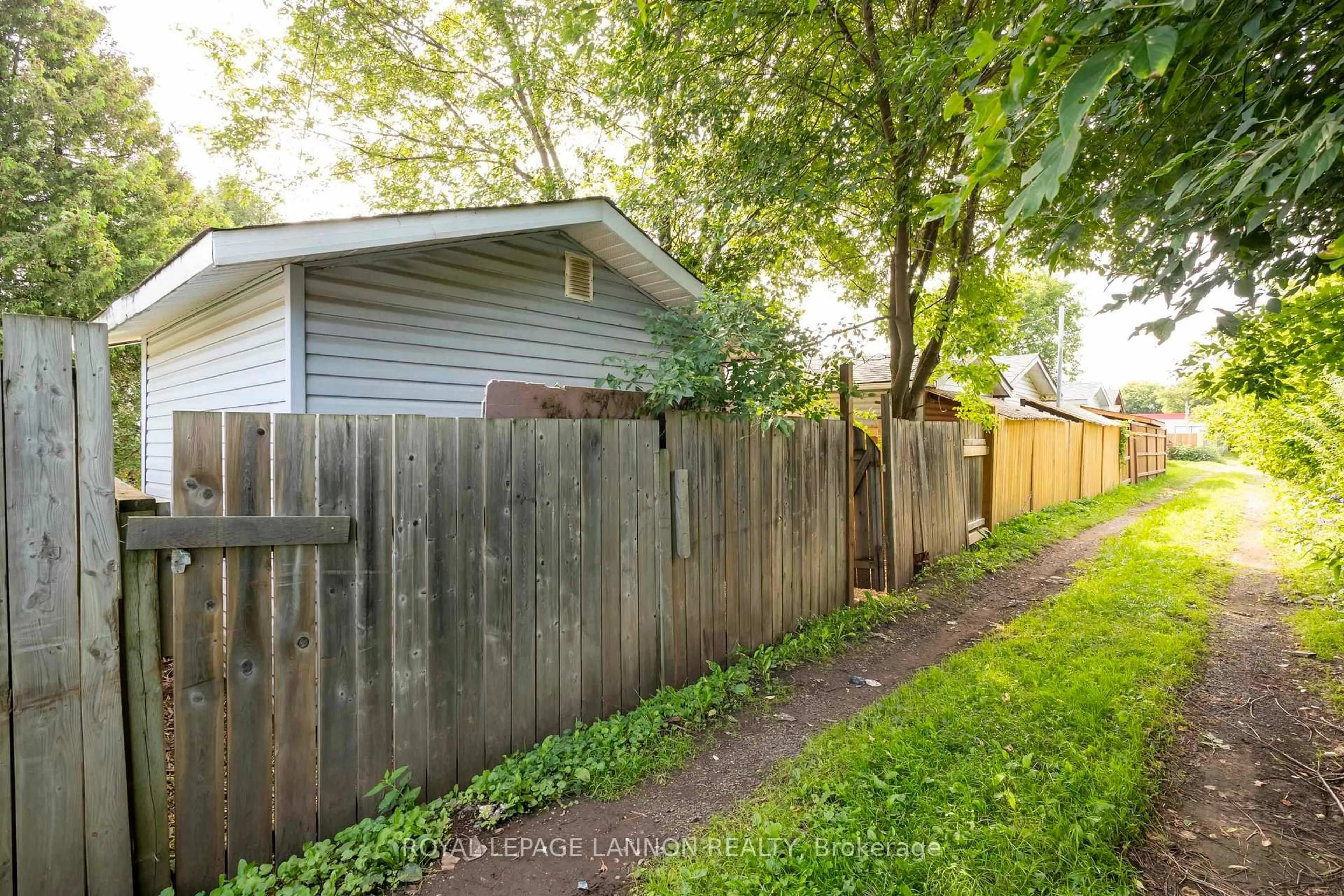 Shed for 349 Vickers St N, Thunder Bay Ontario P7C 4B1