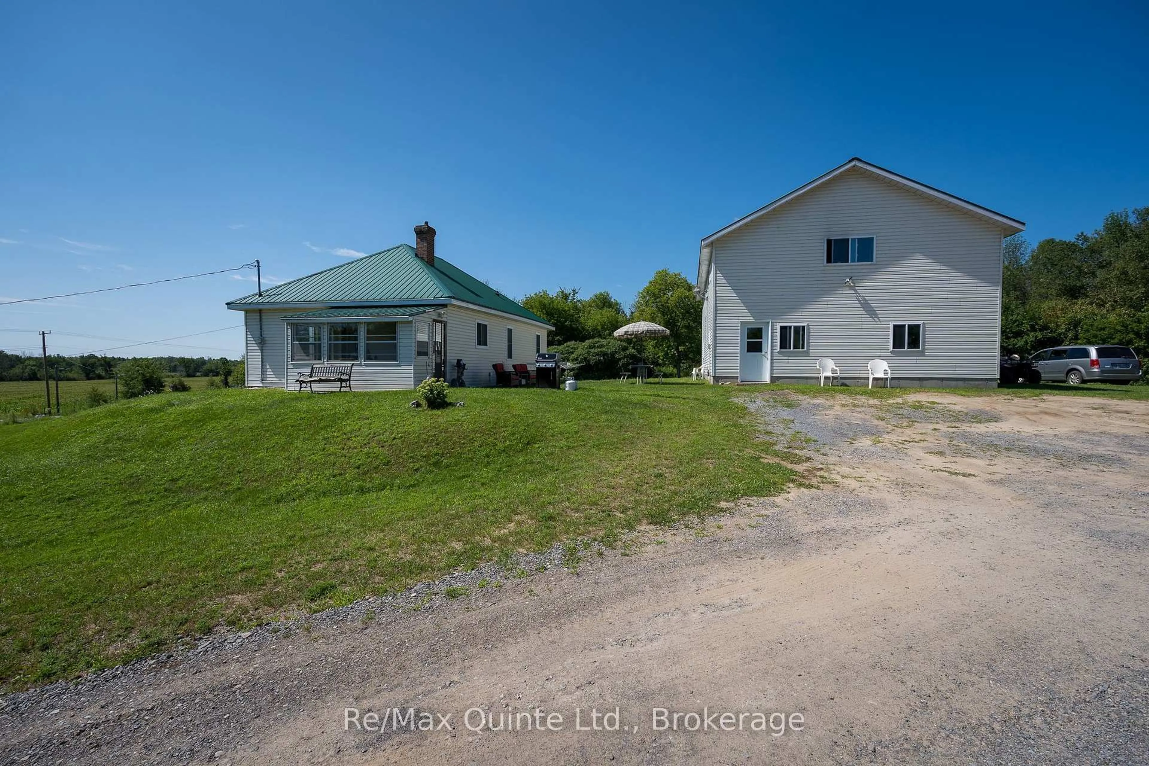 A pic from outside/outdoor area/front of a property/back of a property/a pic from drone, building for 1477 Sulphide Rd, Tweed Ontario K0K 3J0