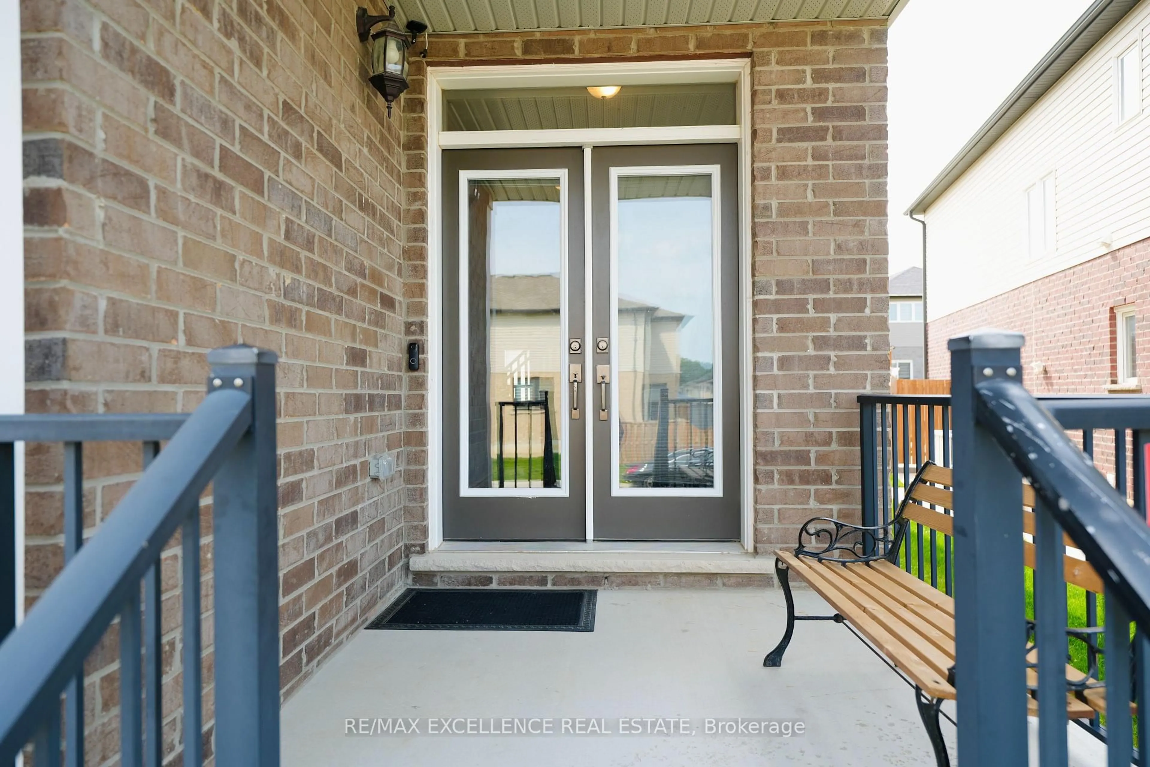 Indoor entryway for 2443 Bennett Cross, London South Ontario N6M 0G6