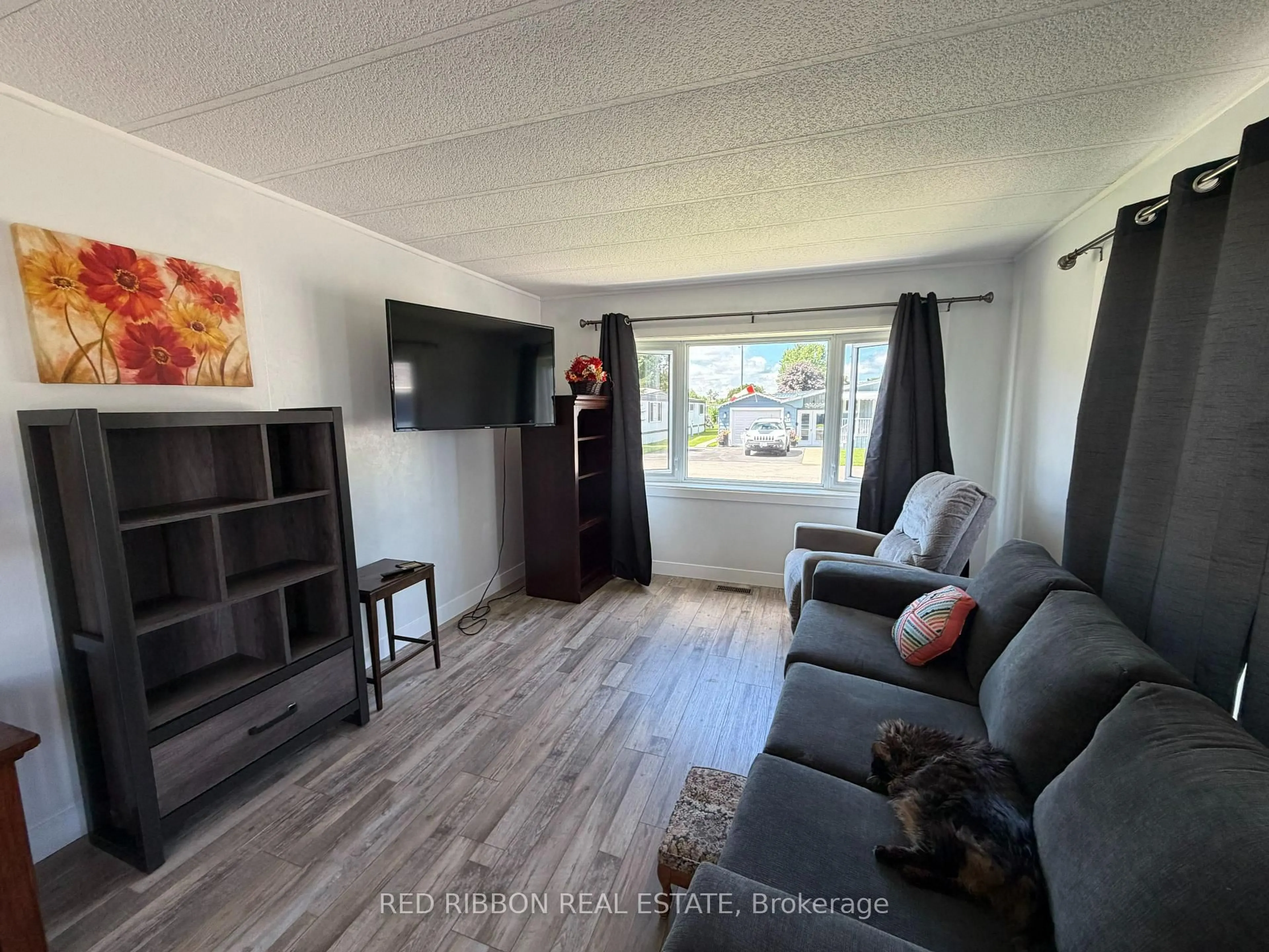 Living room with furniture, wood/laminate floor for 16 Velma St, Strathroy-Caradoc Ontario N7G 3L3