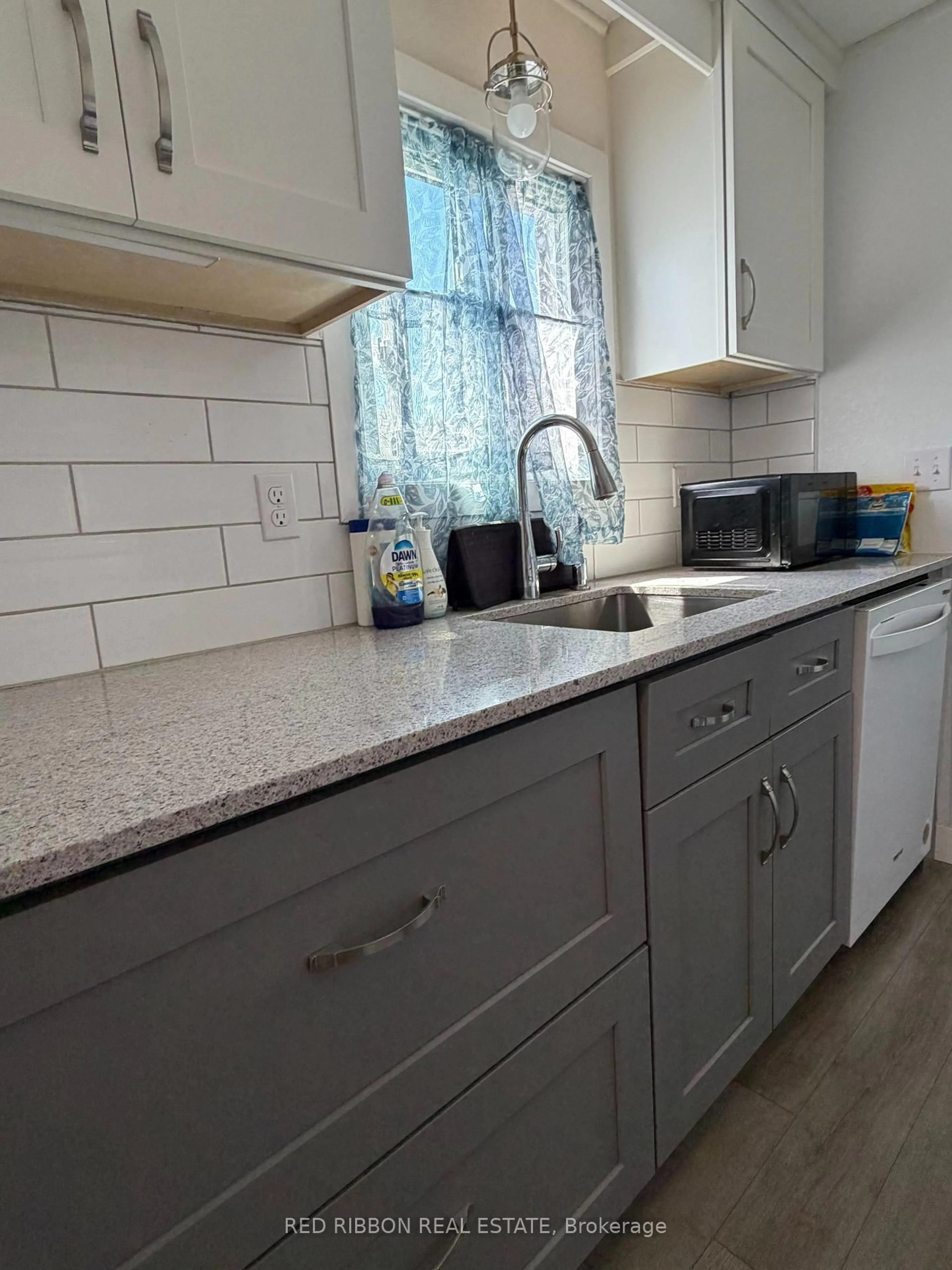 Standard kitchen, ceramic/tile floor for 16 Velma St, Strathroy-Caradoc Ontario N7G 3L3