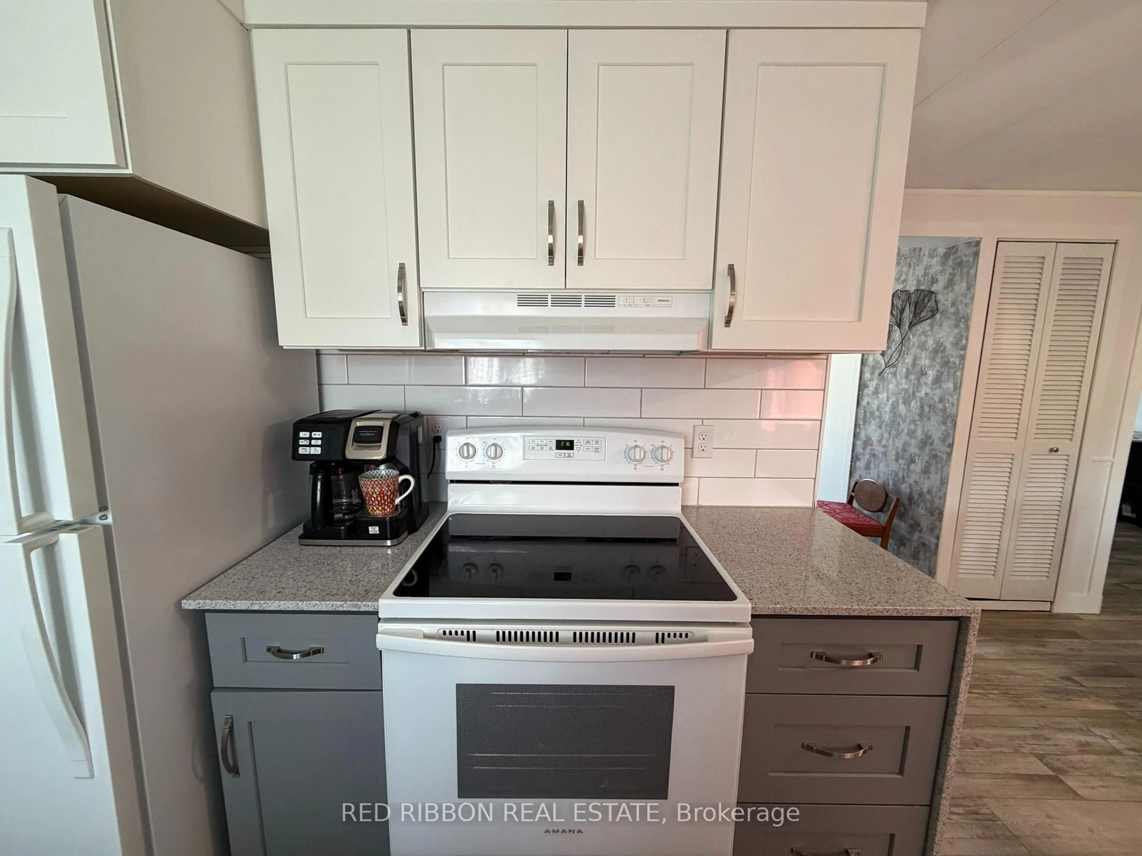 Standard kitchen, unknown for 16 Velma St, Strathroy-Caradoc Ontario N7G 3L3