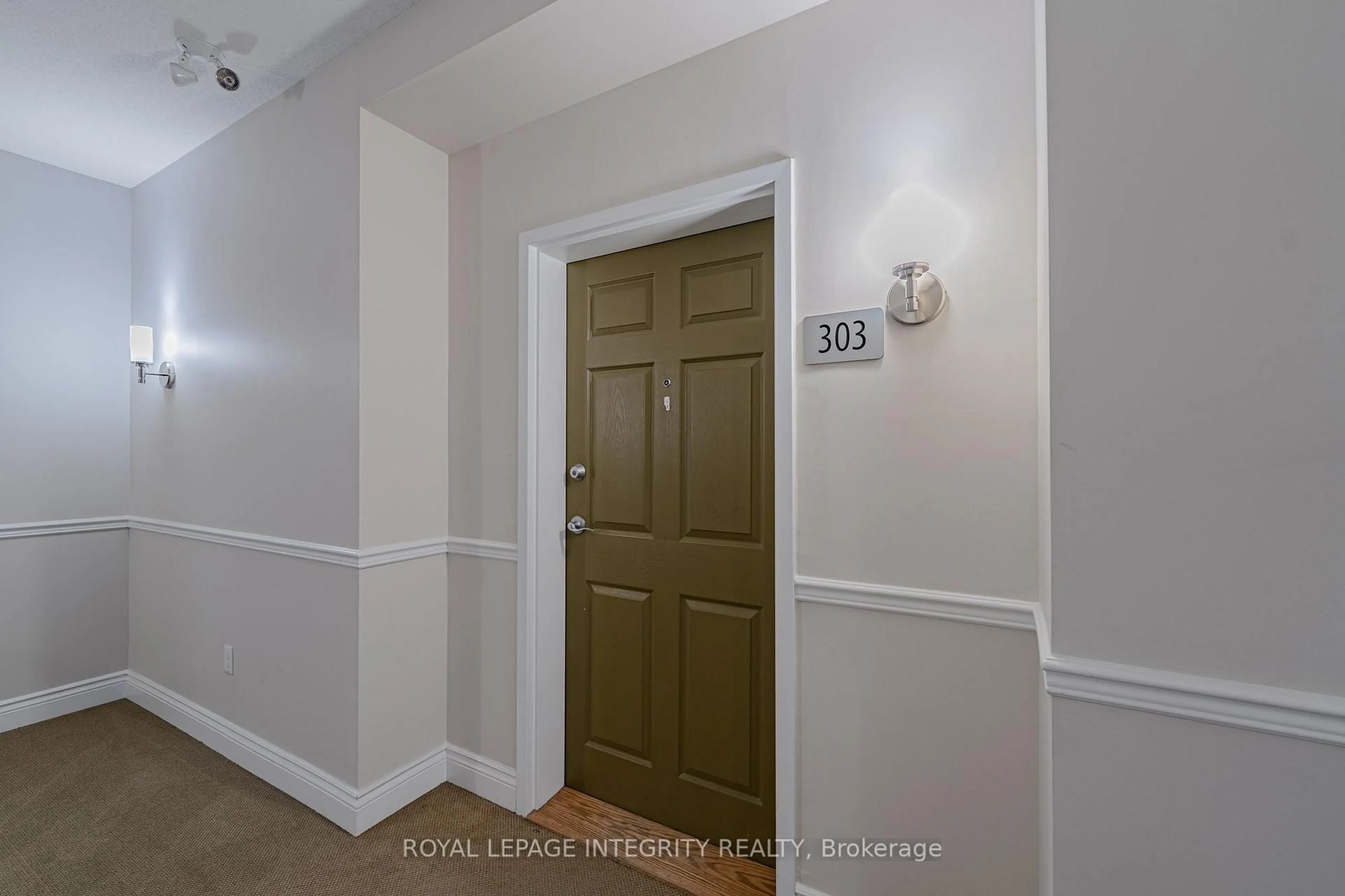 Indoor entryway for 170 GUELPH Private #303, Ottawa Ontario K2T 0J5