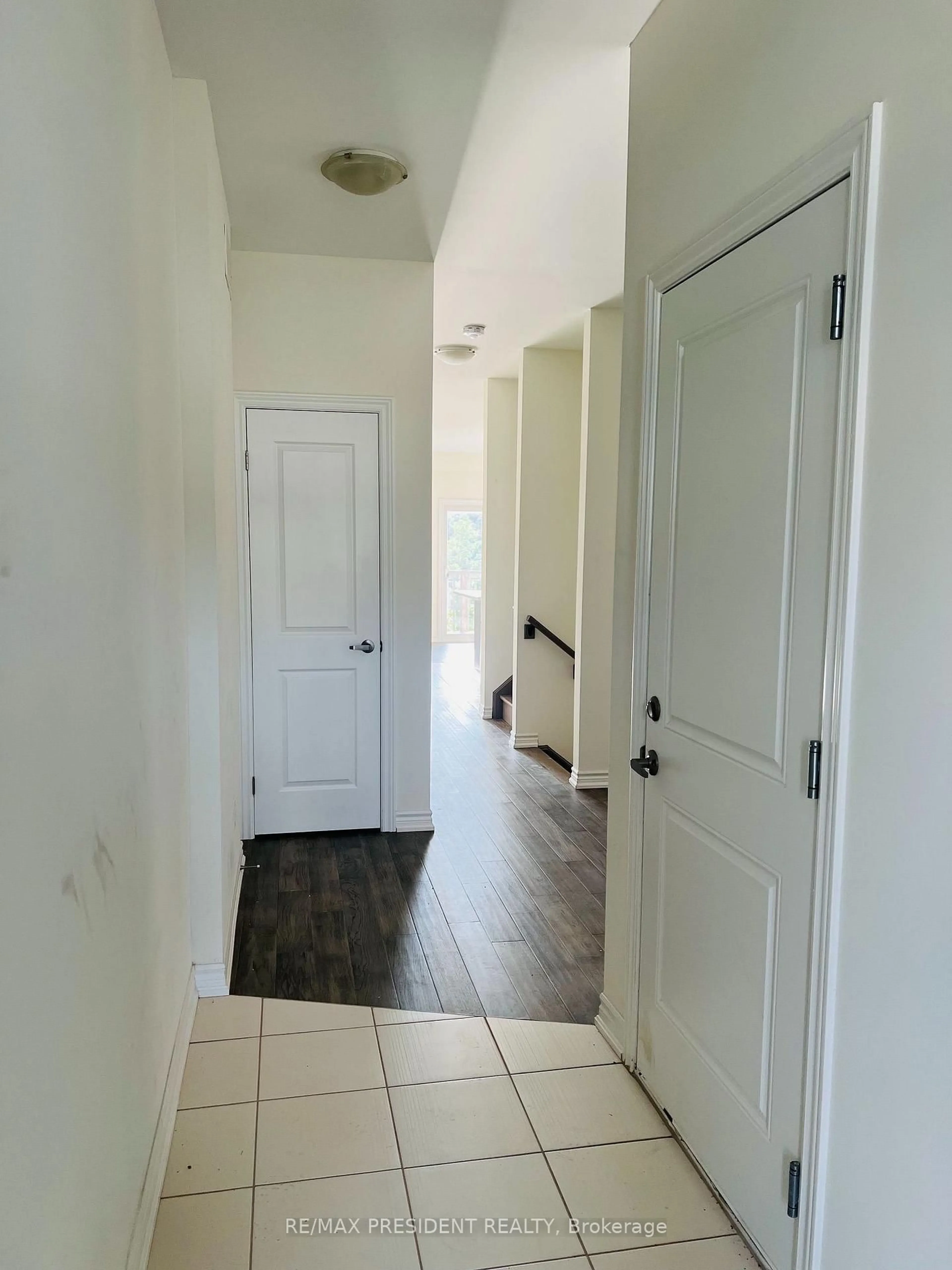 Indoor entryway for 304 Louise St, Welland Ontario L3B 0H8