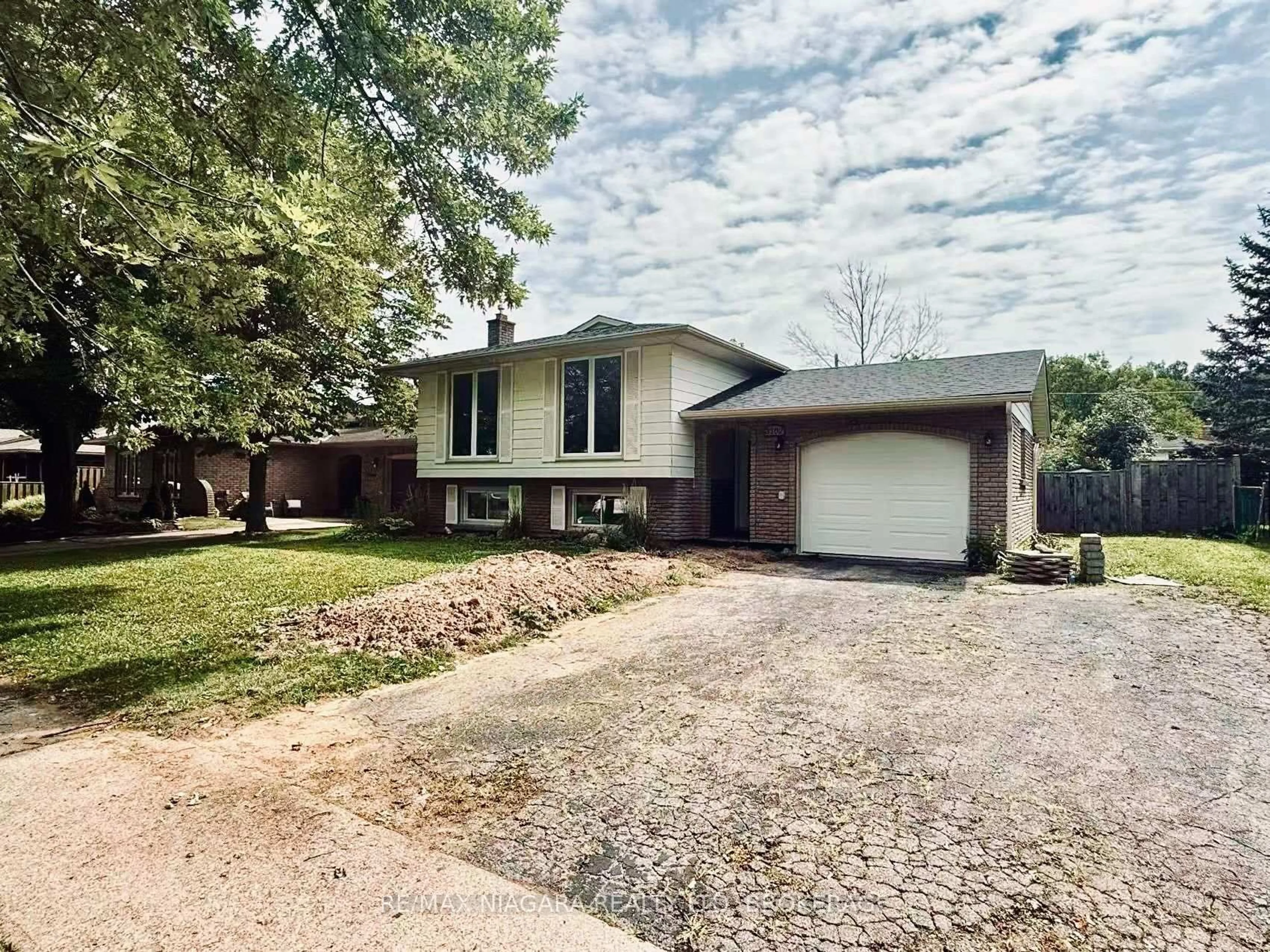 Home with brick exterior material, street for 3102 Ussher St, Niagara Falls Ontario L2G 6M2