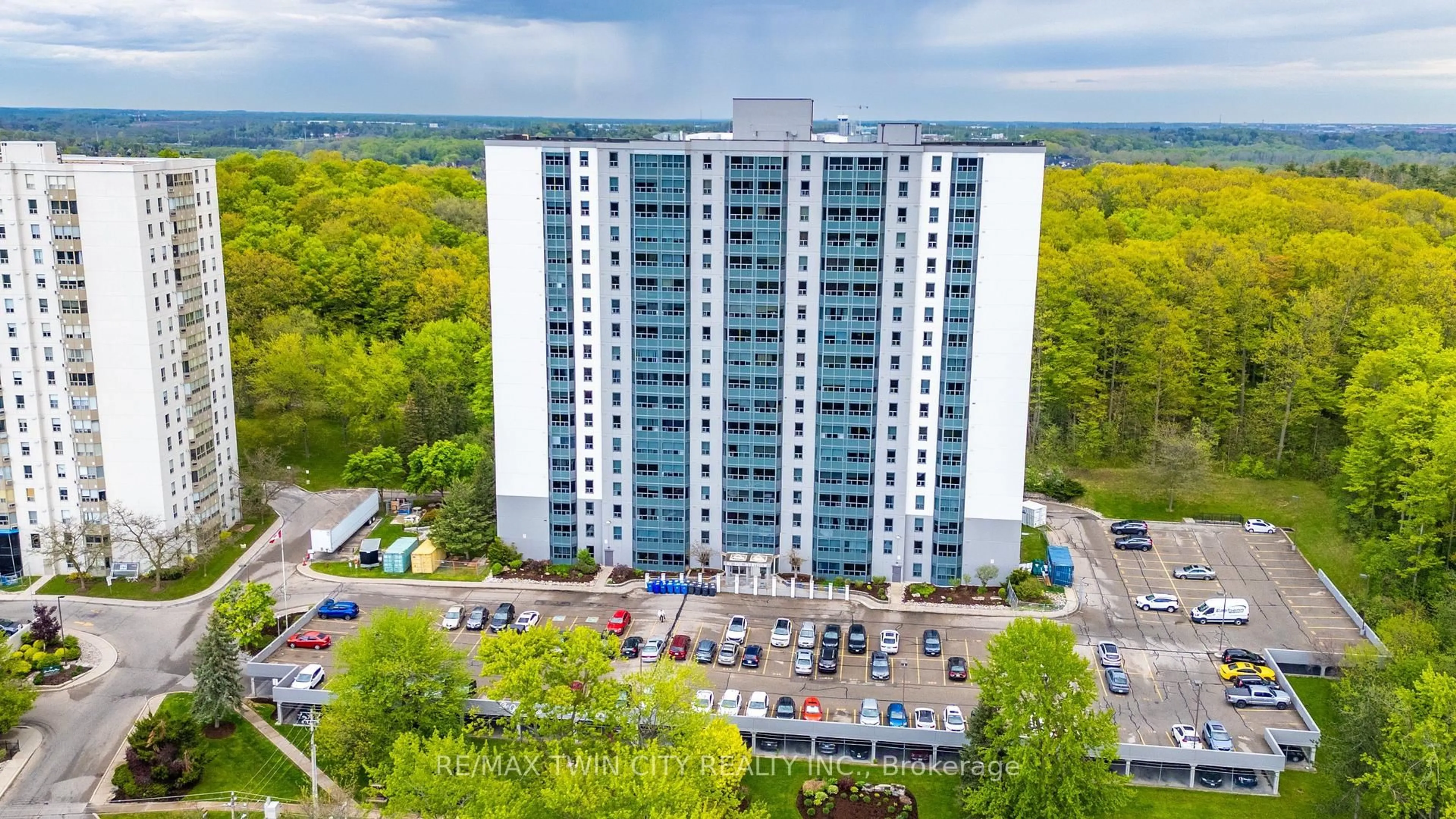 A pic from outside/outdoor area/front of a property/back of a property/a pic from drone, city buildings view from balcony for 55 Green Valley Dr #608, Kitchener Ontario N2P 1Z6