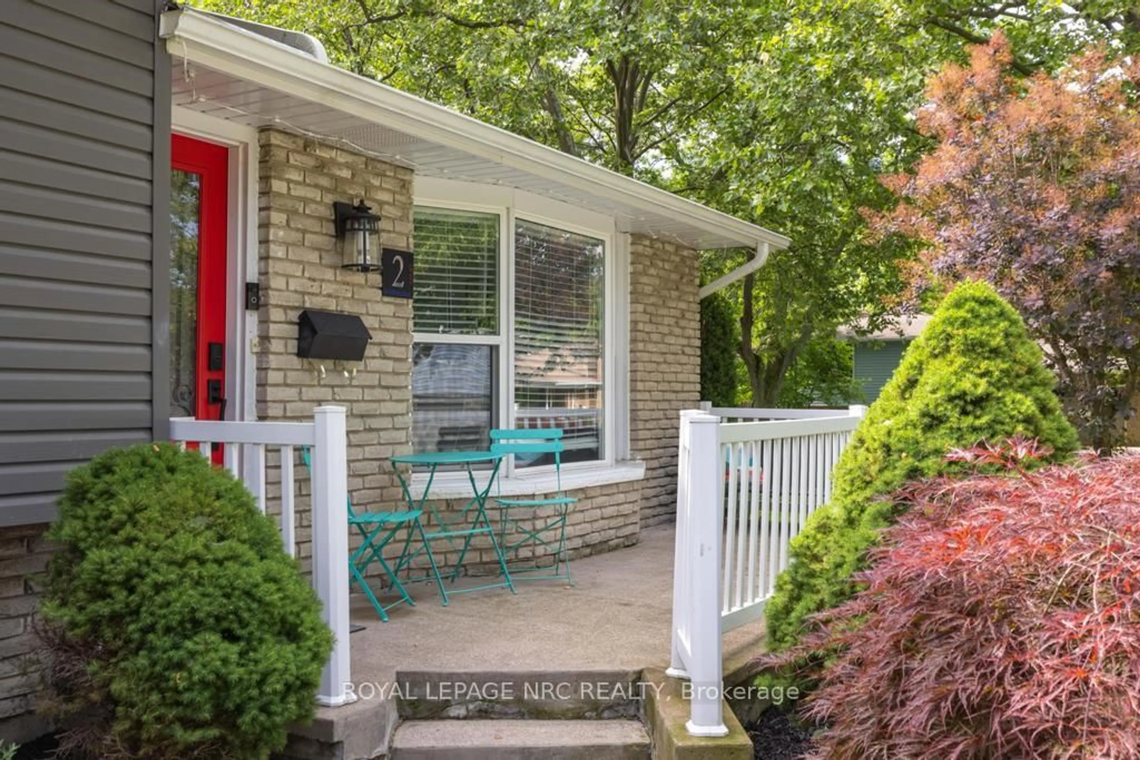 Unknown for 2 Kimberdale Crt, St. Catharines Ontario L2N 5W5