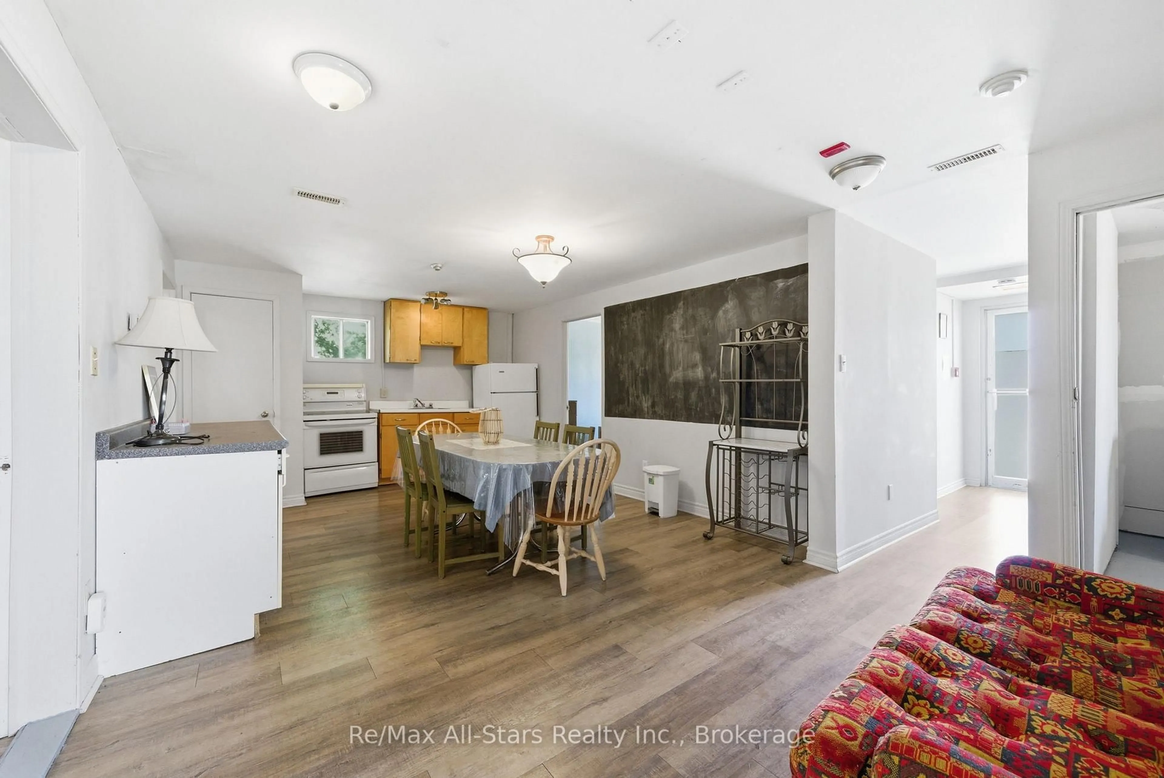 Open concept kitchen, unknown for 103 Durham St, Kawartha Lakes Ontario K9V 2R2