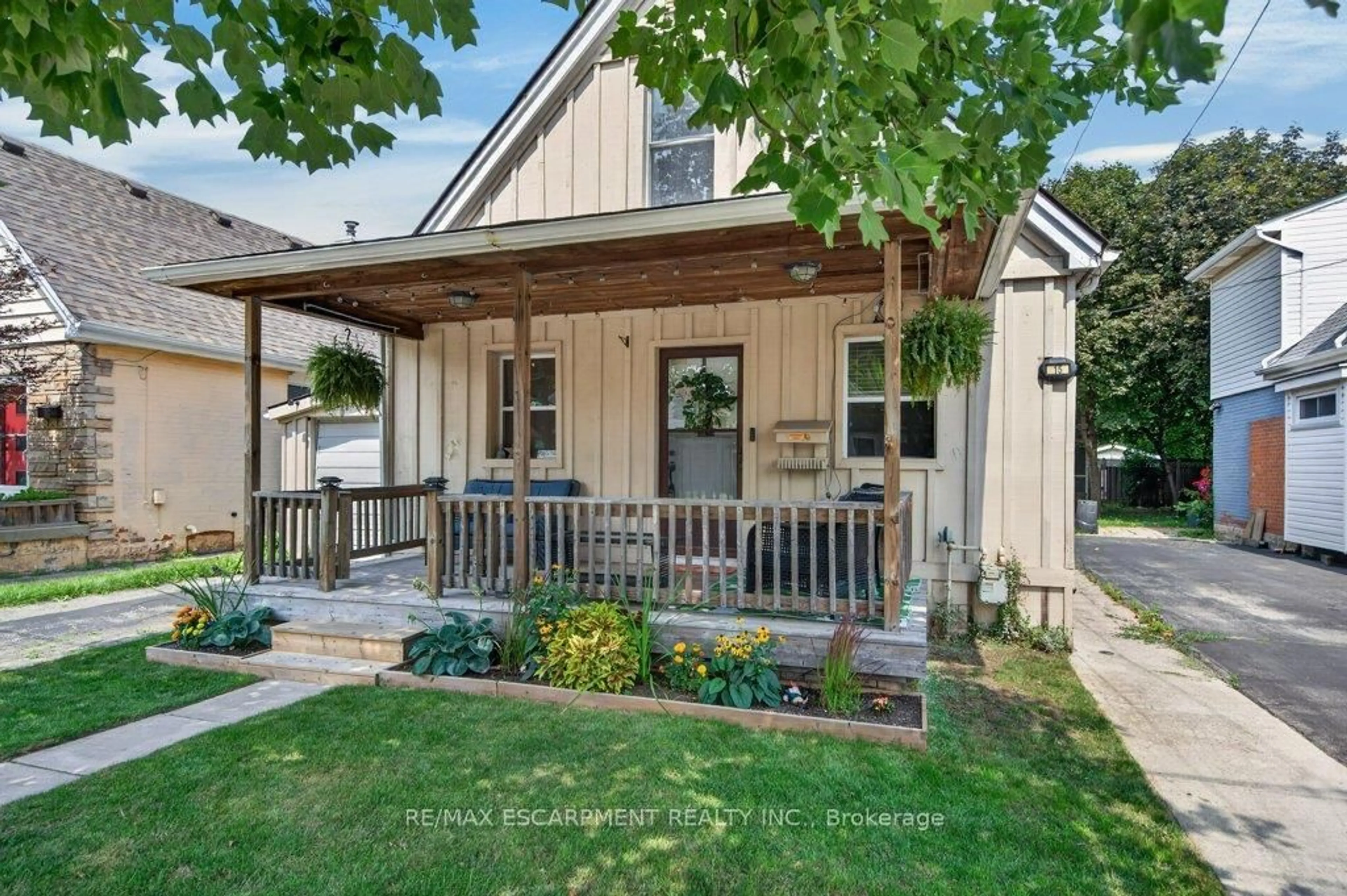 Unknown for 15 Crockett St, Hamilton Ontario L8V 1G8