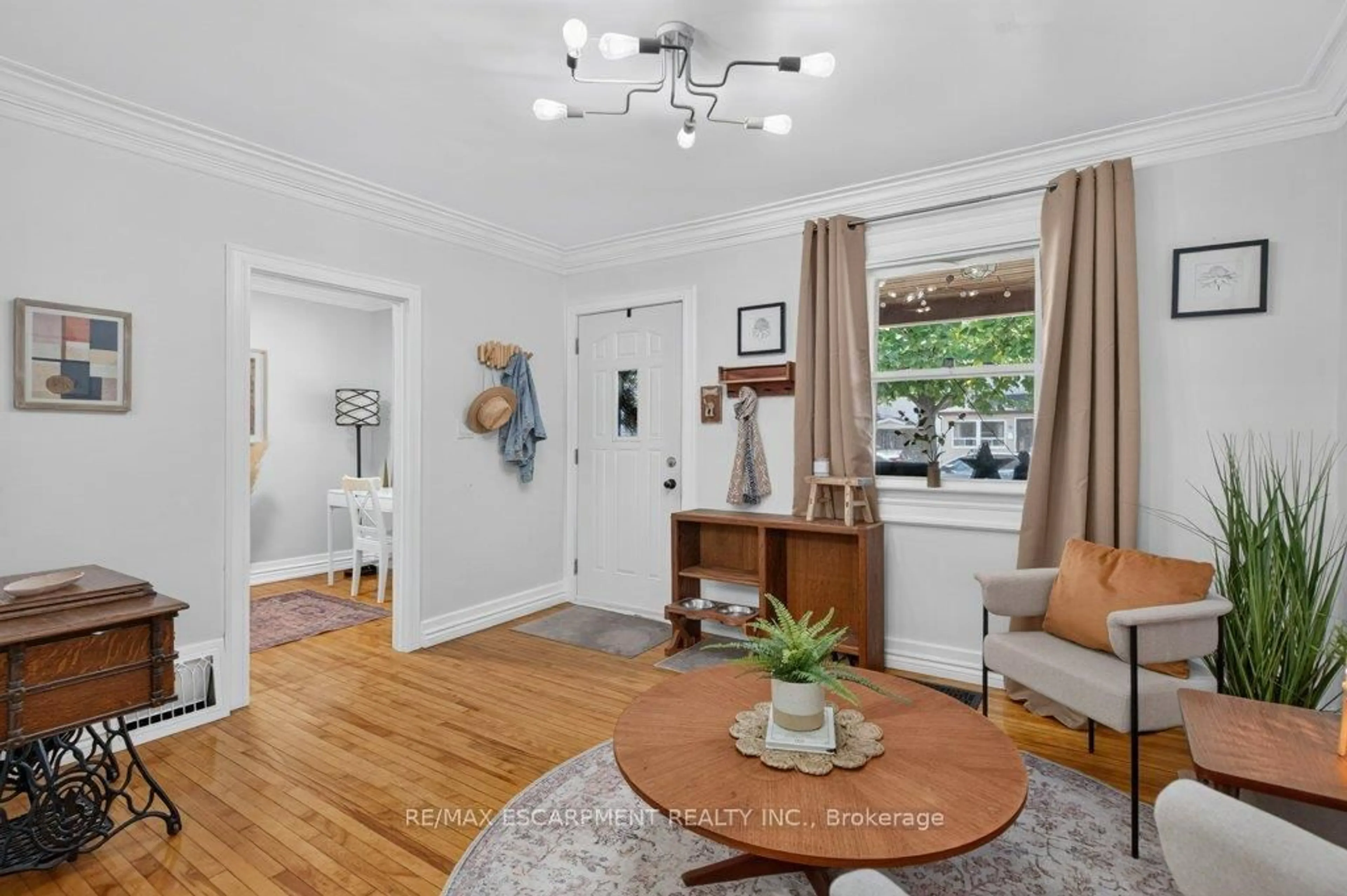 Living room with furniture, unknown for 15 Crockett St, Hamilton Ontario L8V 1G8