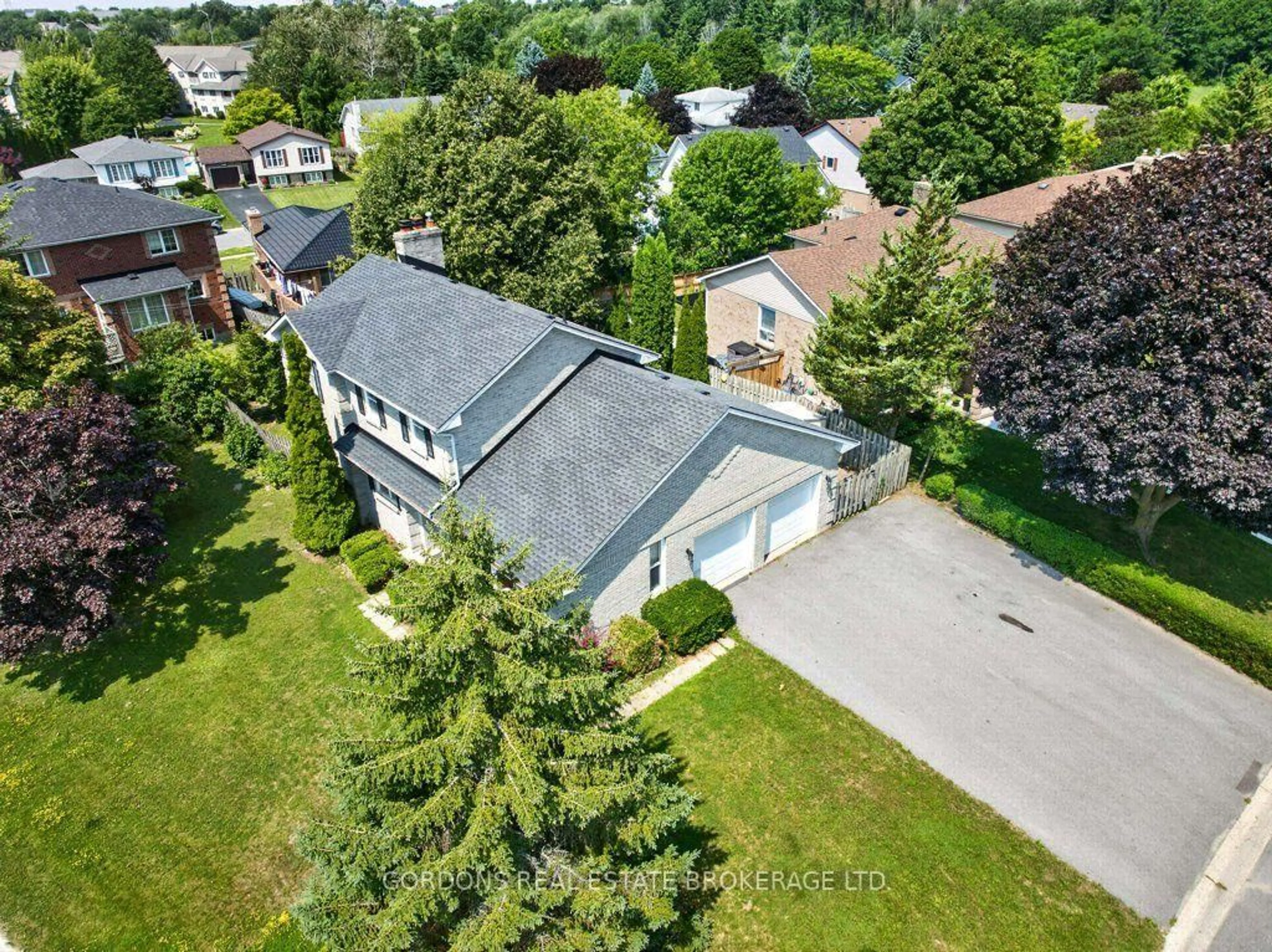 A pic from outside/outdoor area/front of a property/back of a property/a pic from drone, street for 470 Kingsdale Ave, Kingston Ontario K7M 8A3