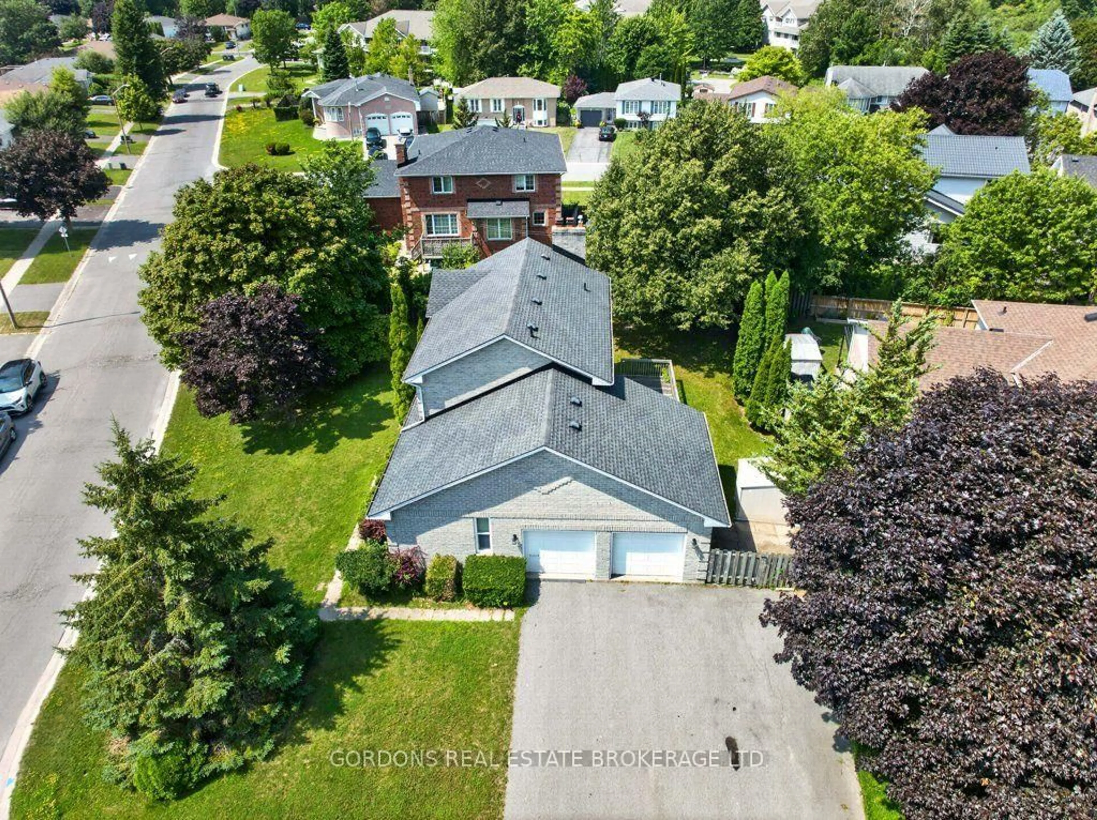 A pic from outside/outdoor area/front of a property/back of a property/a pic from drone, street for 470 Kingsdale Ave, Kingston Ontario K7M 8A3