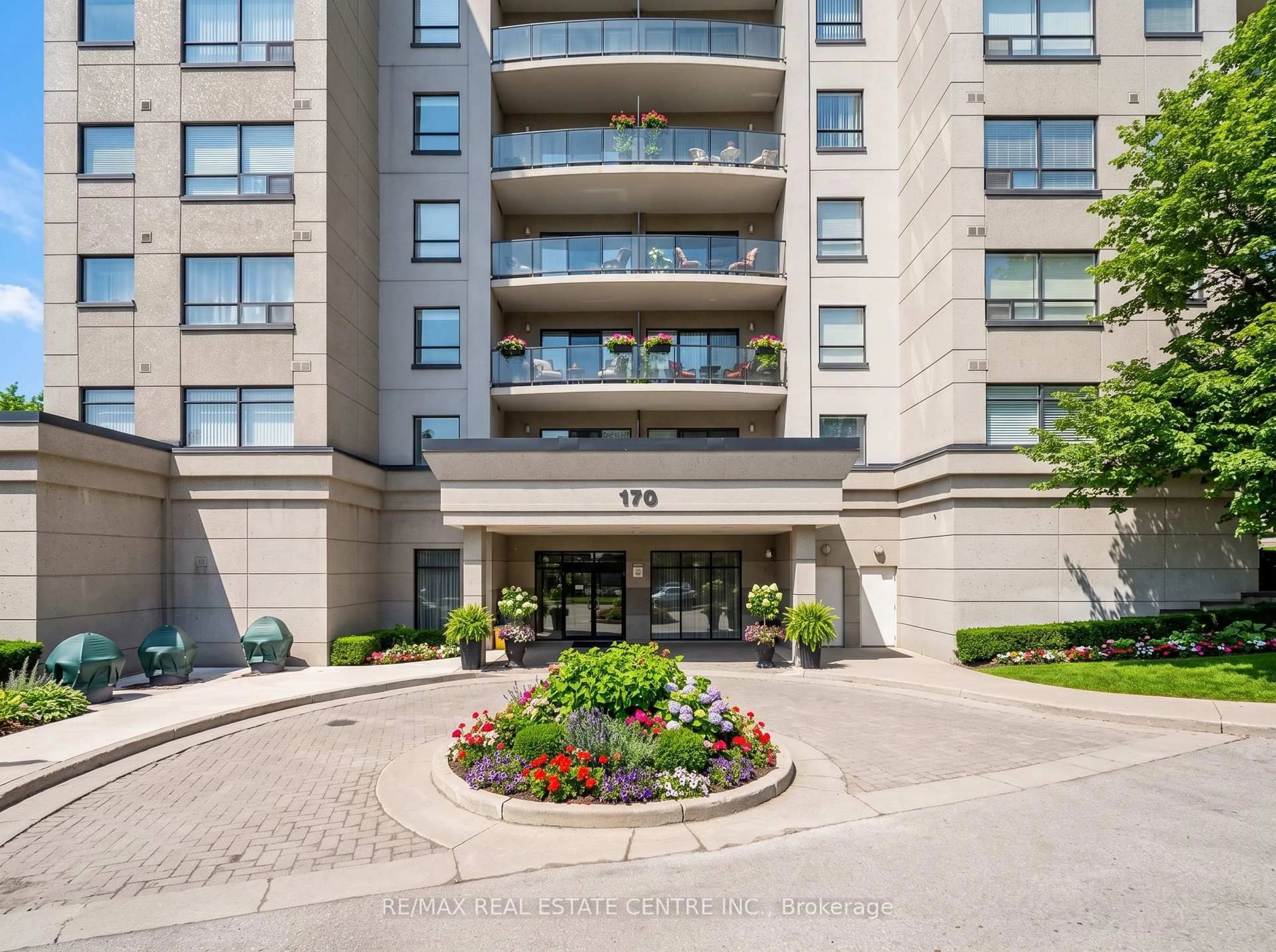 Indoor foyer for 170 Water St #501, Cambridge Ontario N1R 3B6