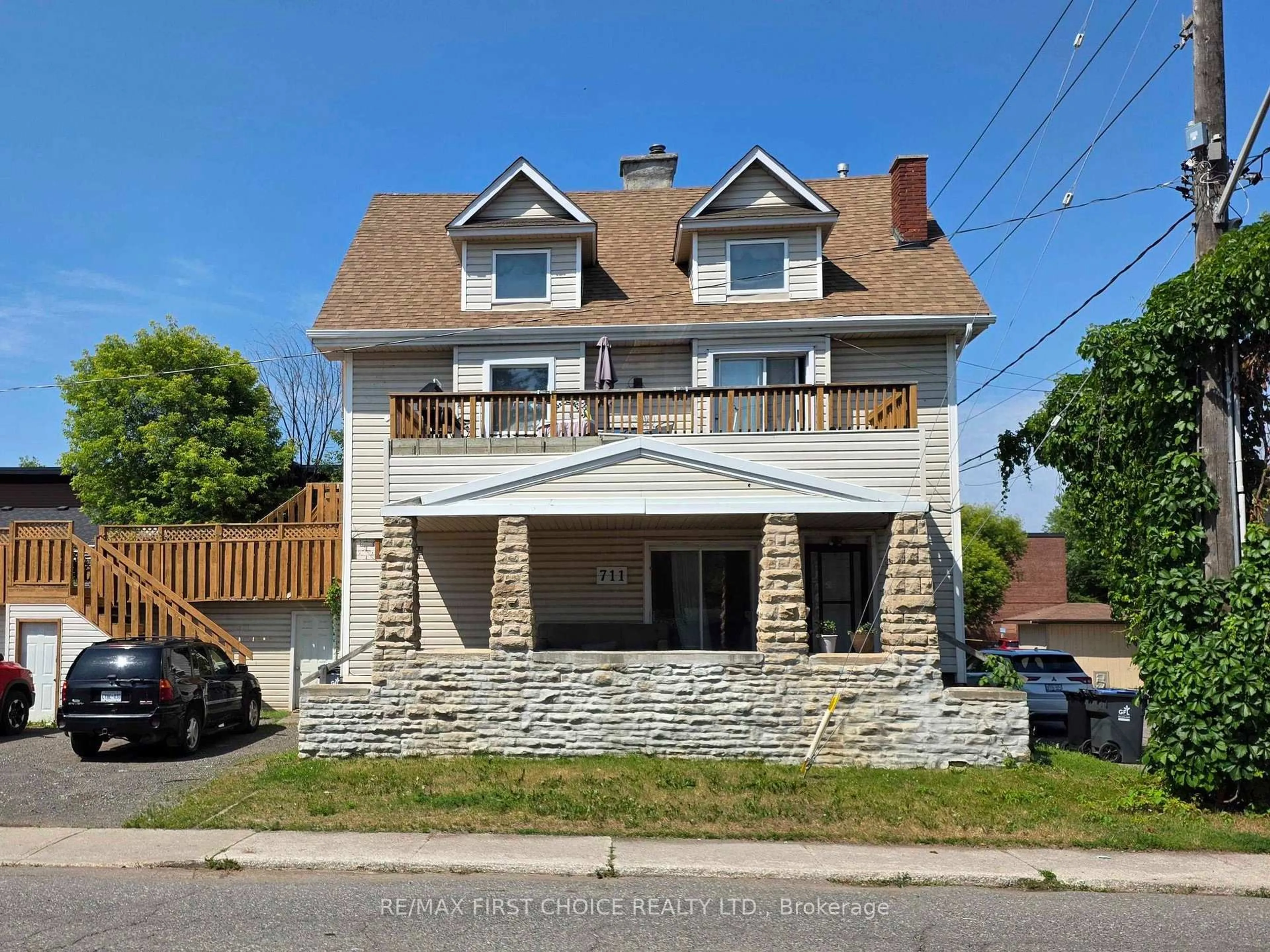 A pic from outside/outdoor area/front of a property/back of a property/a pic from drone, building for 711 Ridgeway Street, Thunder Bay Ontario P7E 5H3