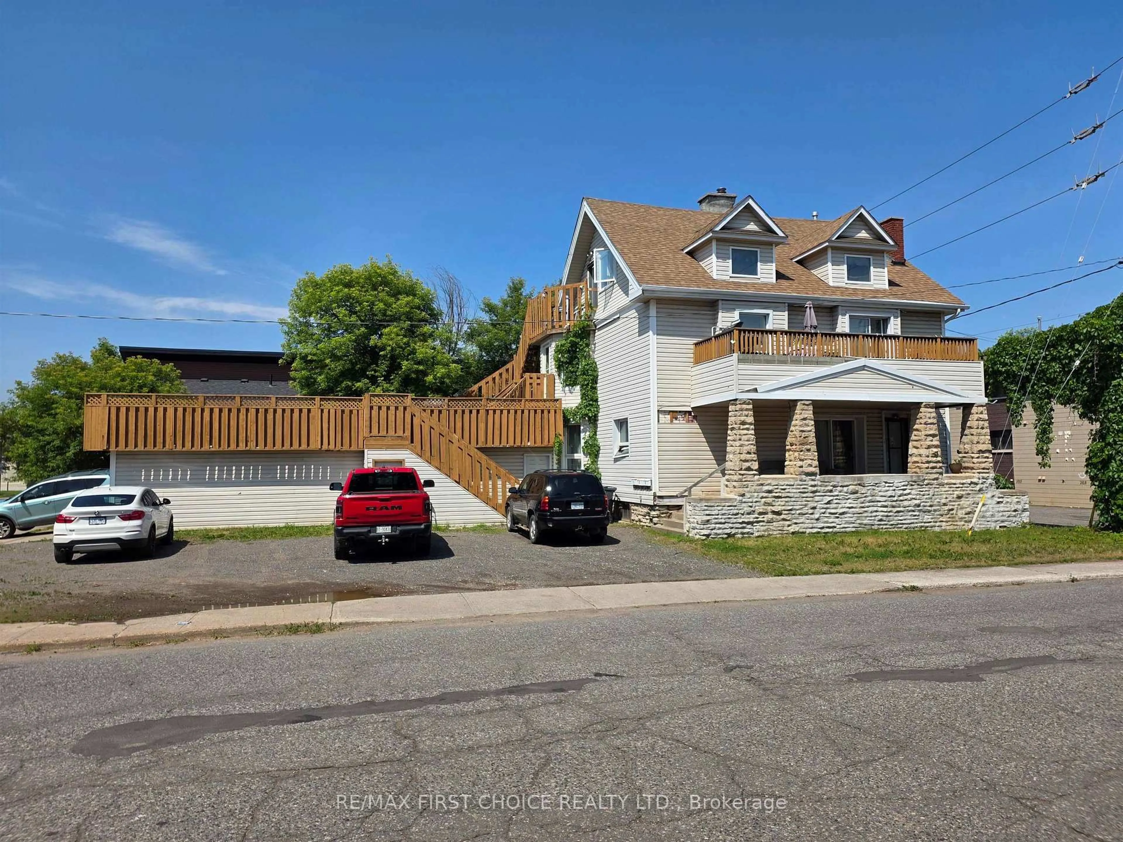 A pic from outside/outdoor area/front of a property/back of a property/a pic from drone, street for 711 Ridgeway Street, Thunder Bay Ontario P7E 5H3