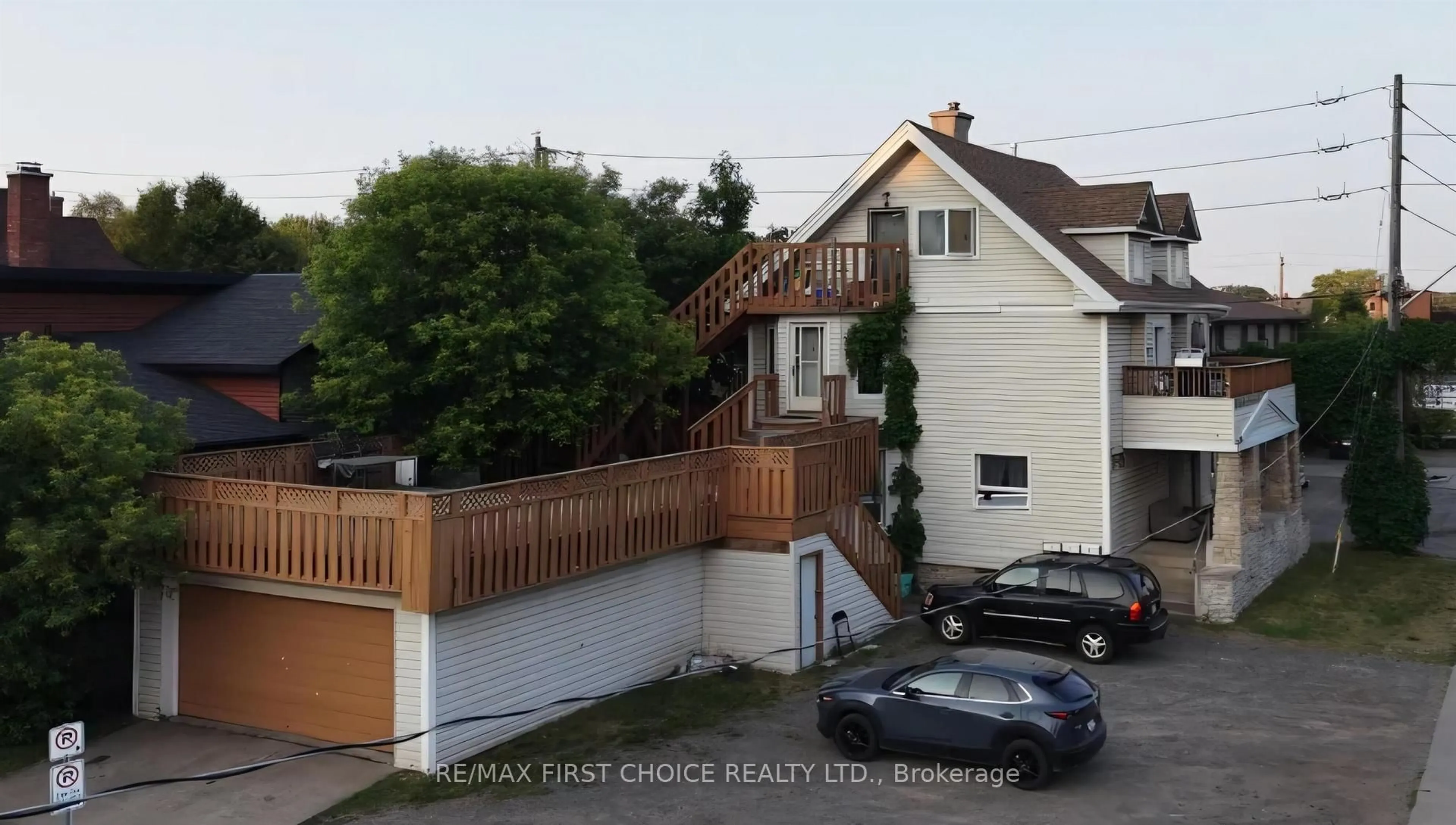 A pic from outside/outdoor area/front of a property/back of a property/a pic from drone, street for 711 Ridgeway Street, Thunder Bay Ontario P7E 5H3