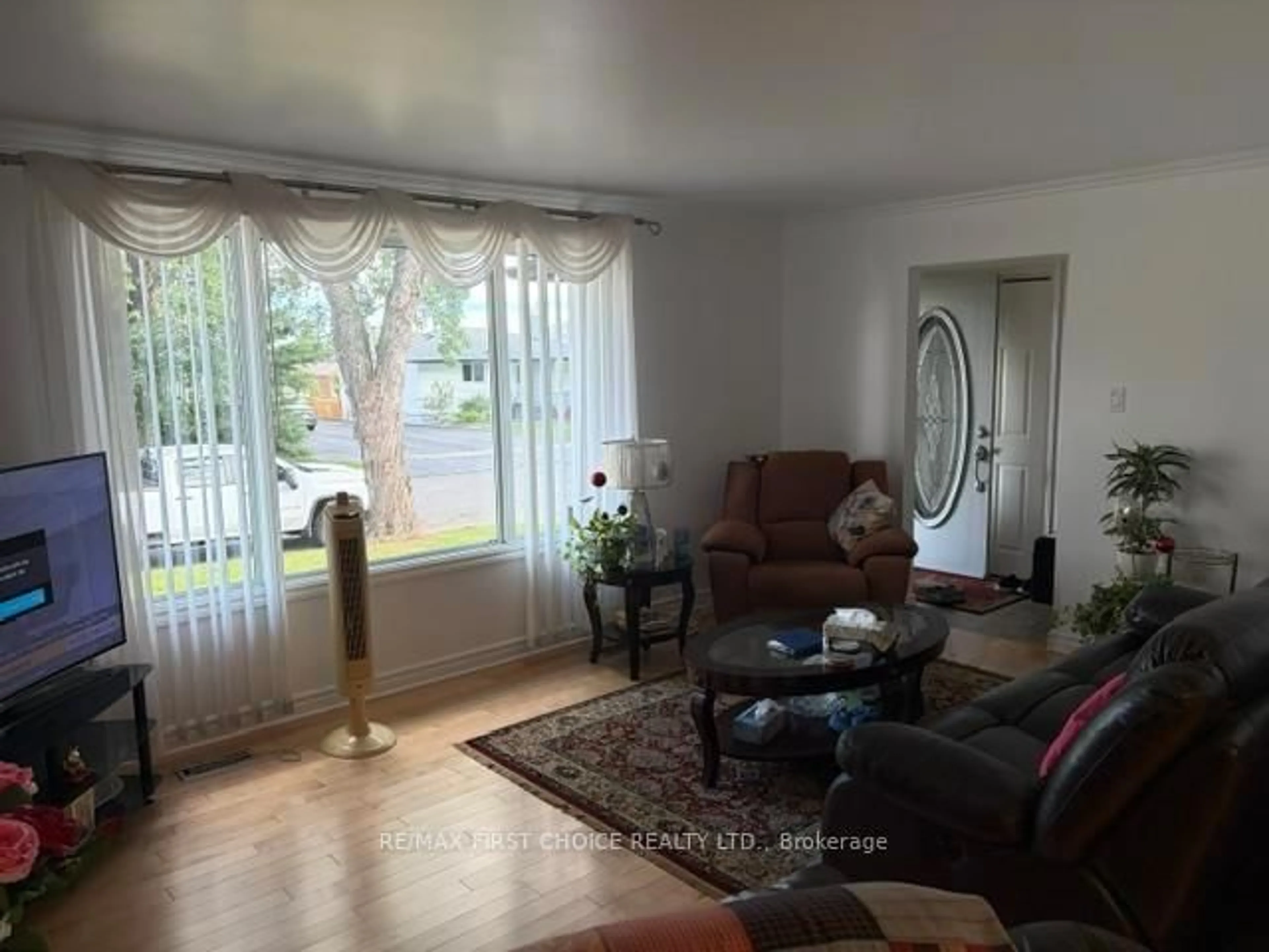 Living room with furniture, unknown for 535 Valleywood Cres, Thunder Bay Ontario P7B 5M8
