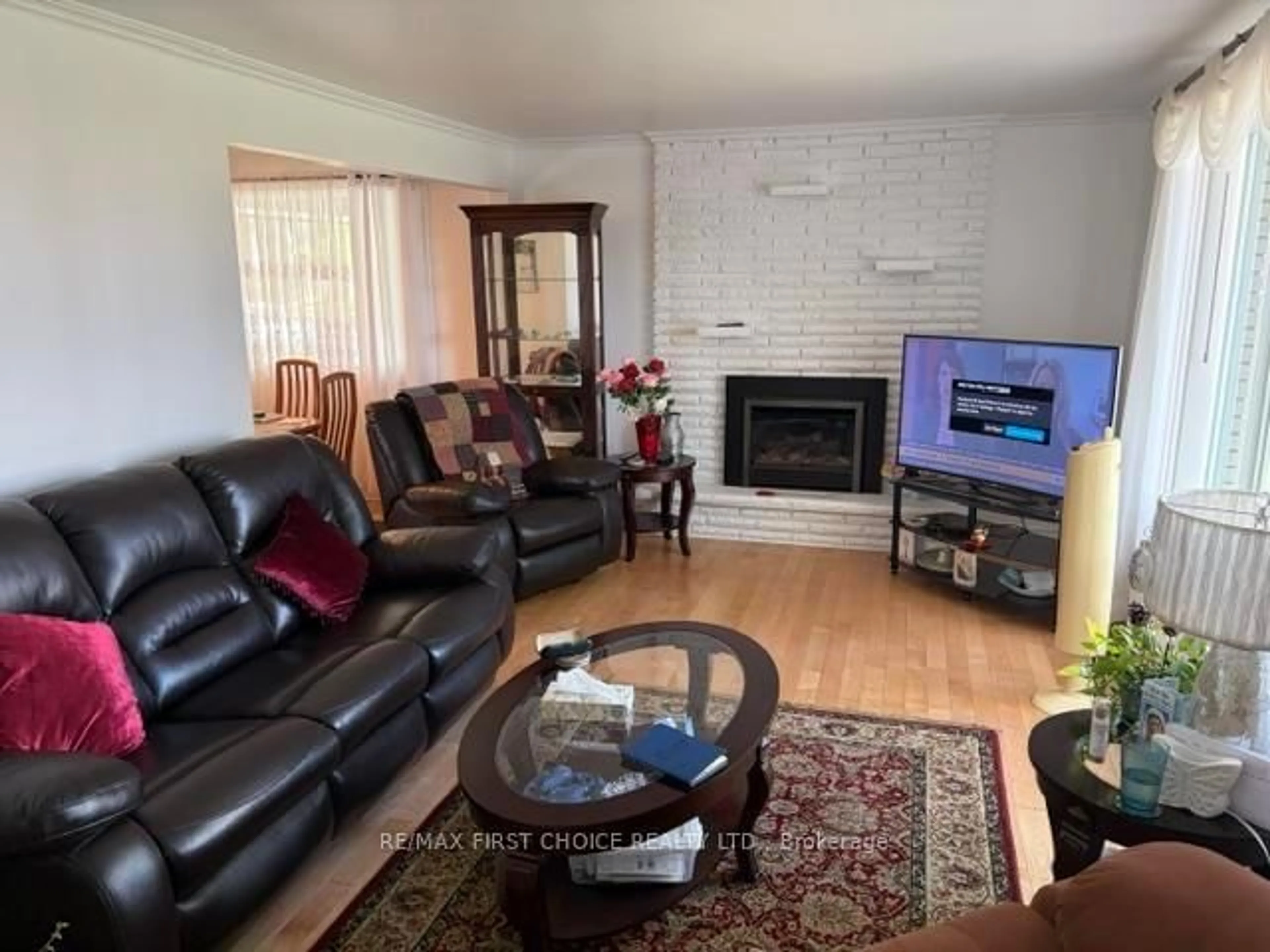 Living room with furniture, unknown for 535 Valleywood Cres, Thunder Bay Ontario P7B 5M8