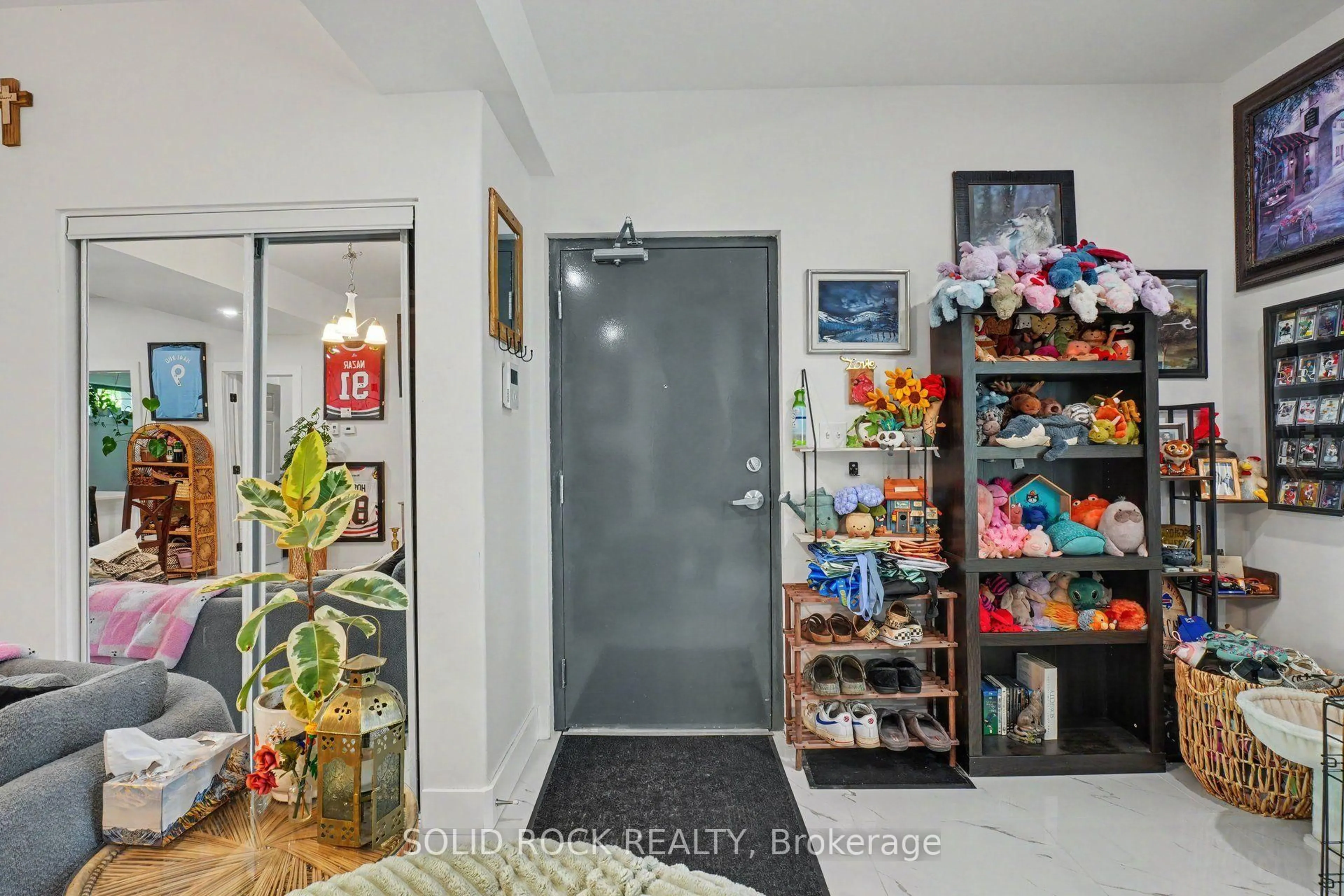 Indoor entryway for 117 Drummond St, Merrickville-Wolford Ontario K0G 1N0