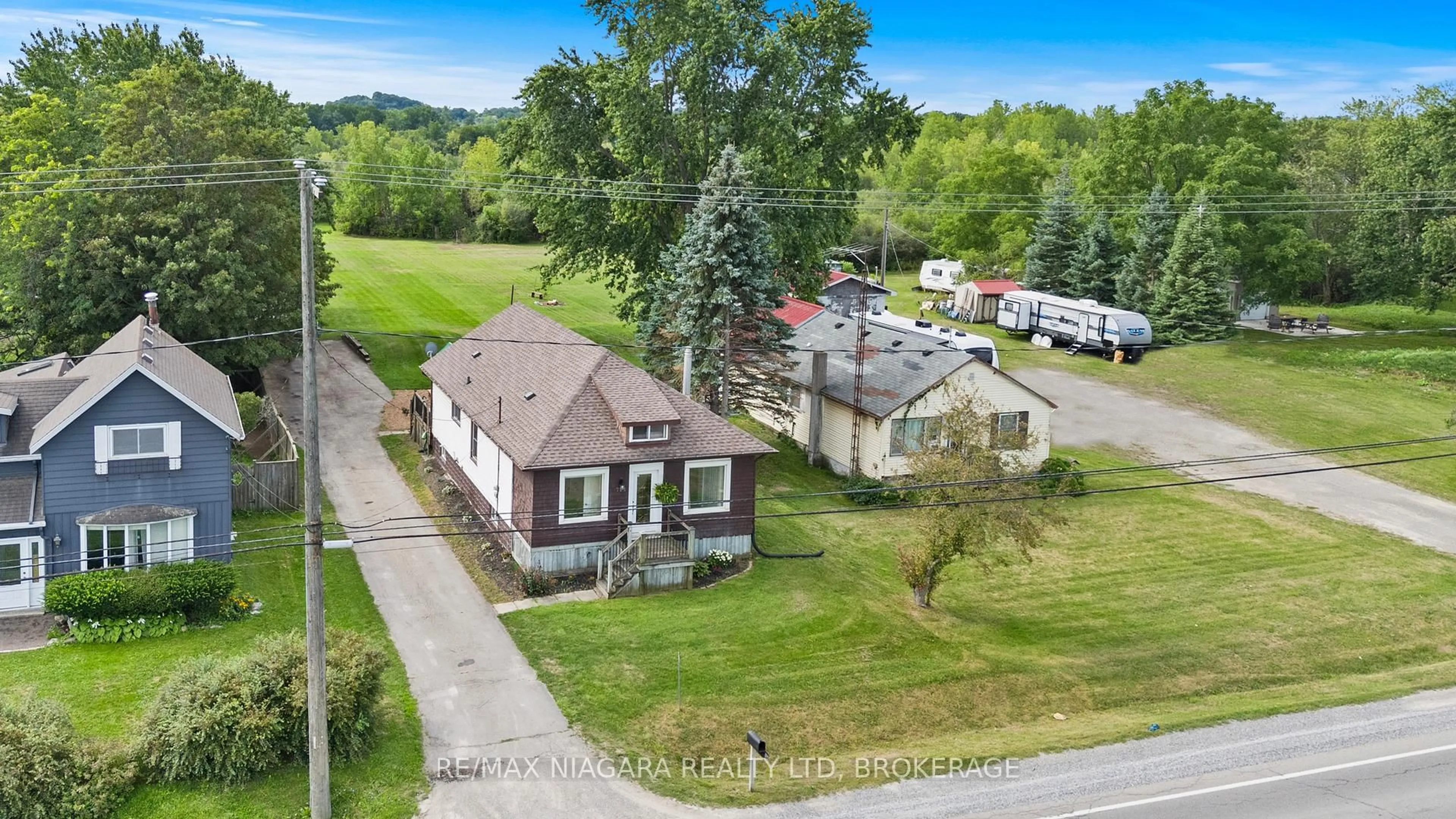 A pic from outside/outdoor area/front of a property/back of a property/a pic from drone, street for 702 Main St, Port Colborne Ontario L3K 5V4